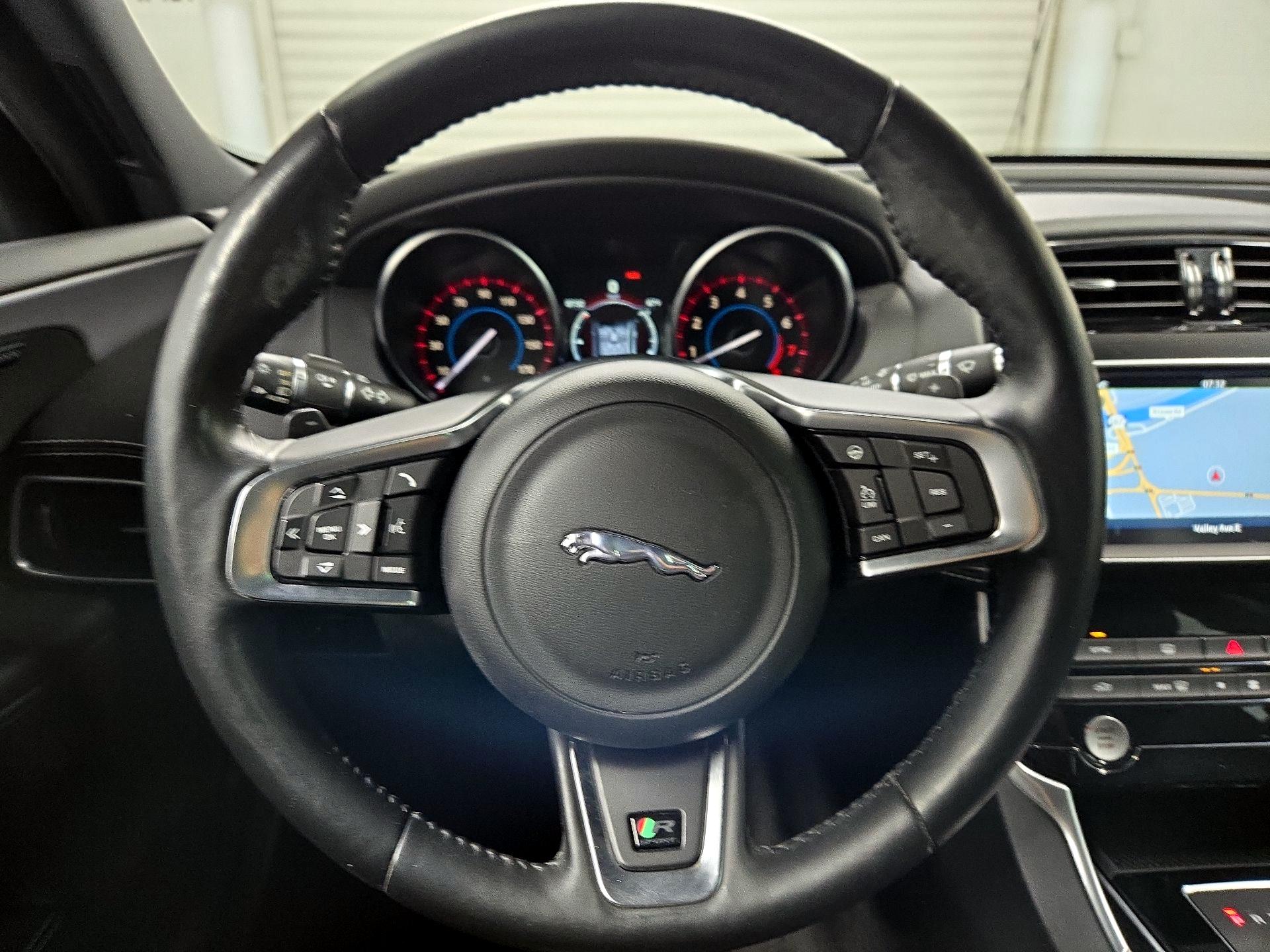 Thumbnail: 2017 Jaguar XE - 10