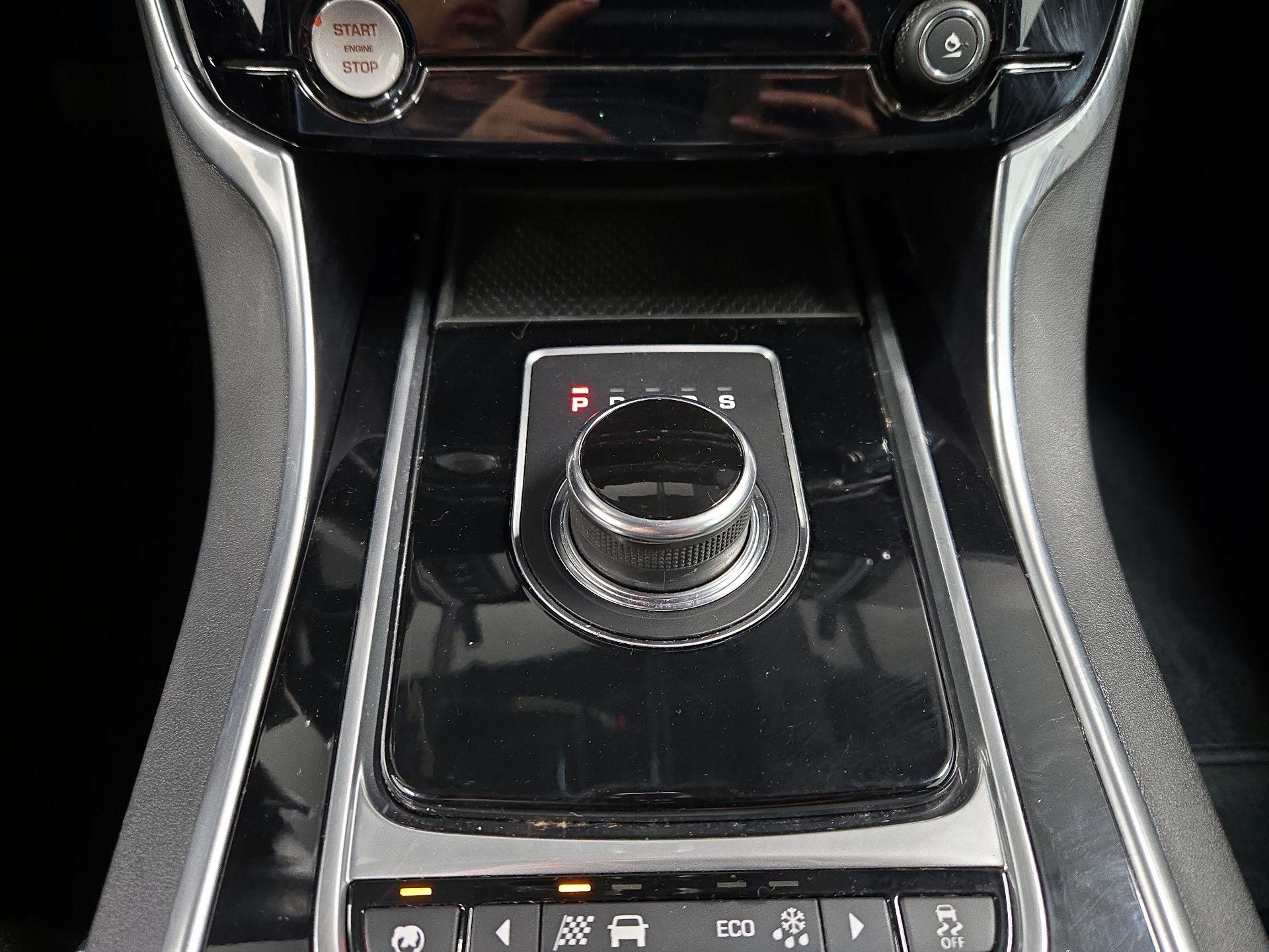 Thumbnail: 2017 Jaguar XE - 18