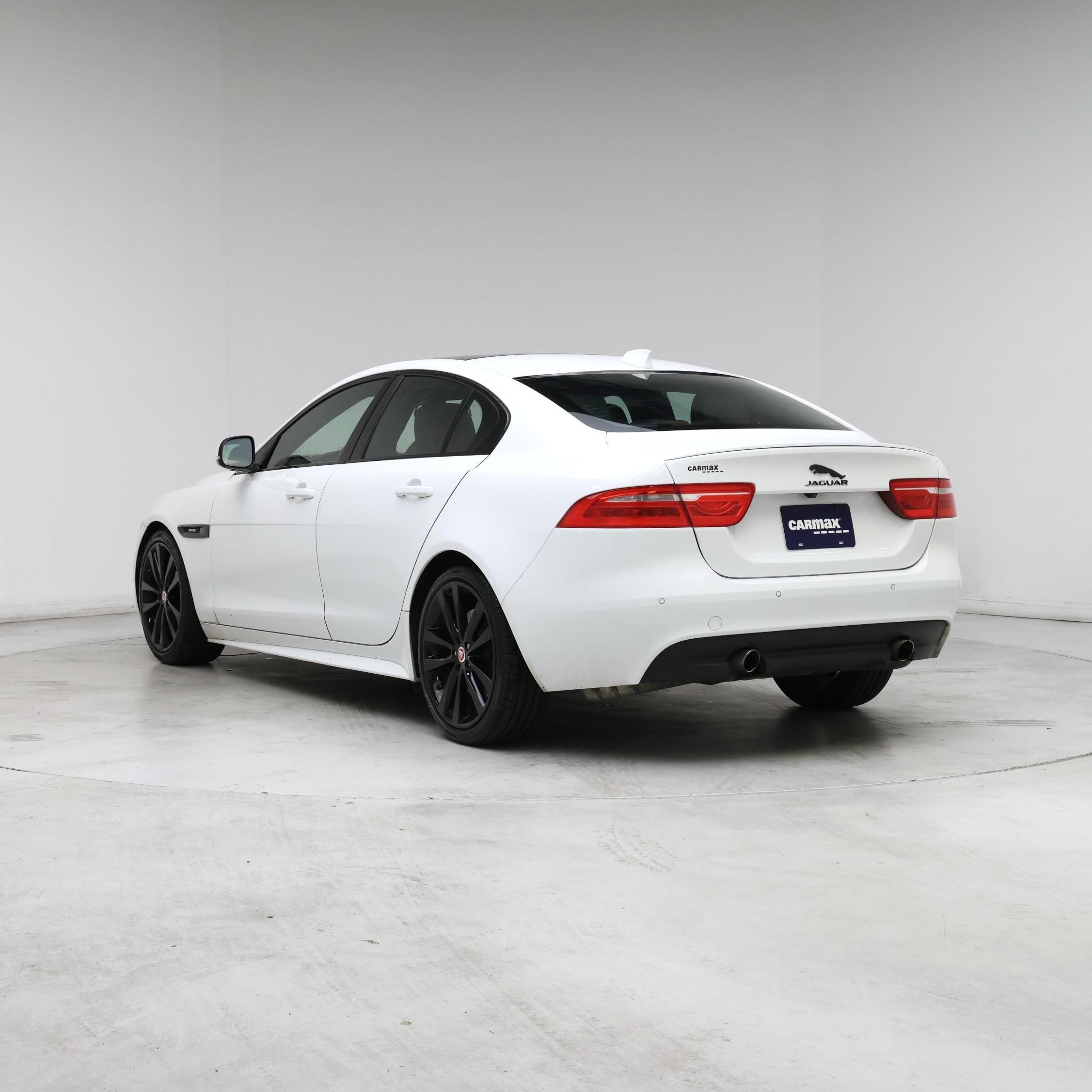 Thumbnail: 2017 Jaguar XE - 2