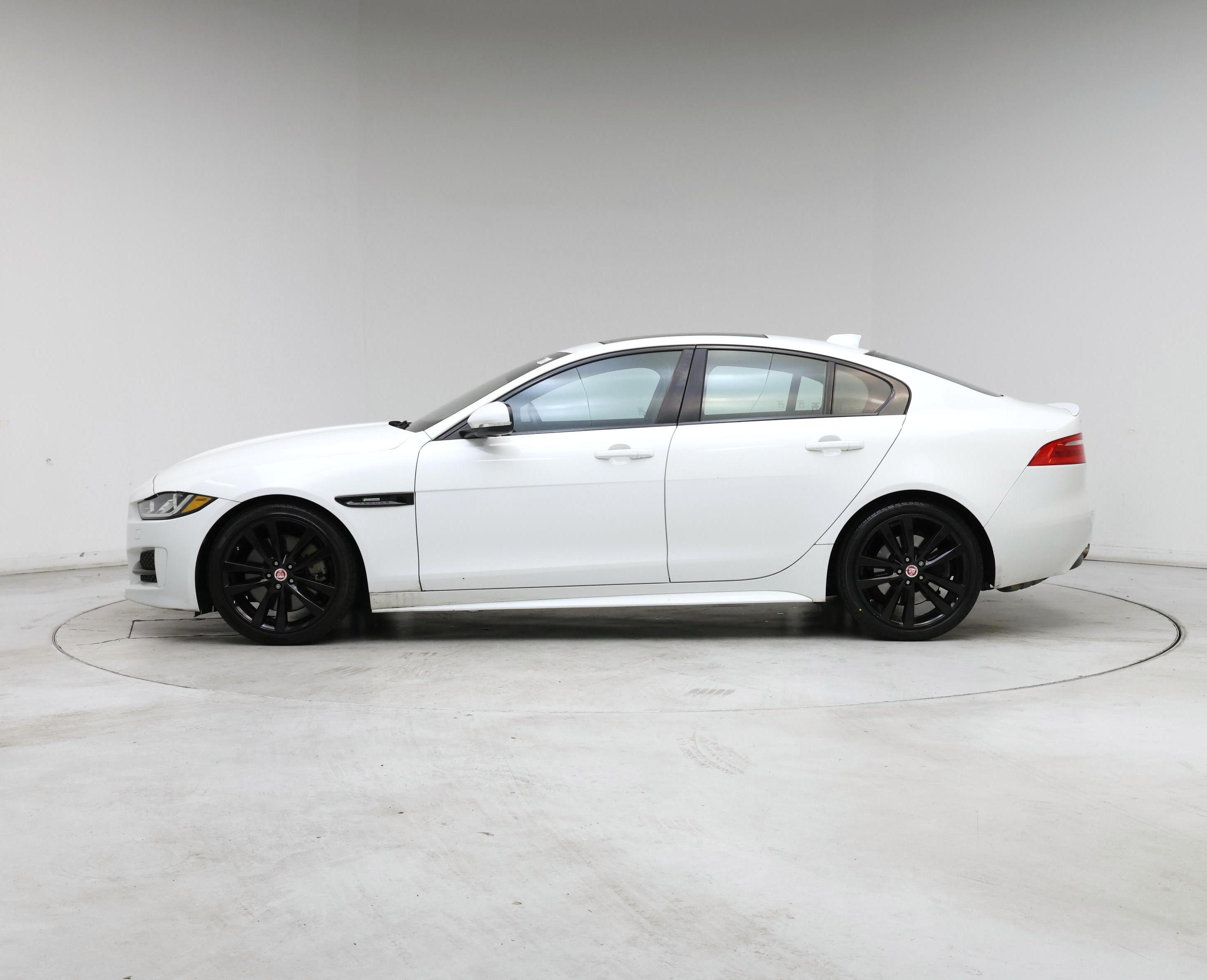 Thumbnail: 2017 Jaguar XE - 3