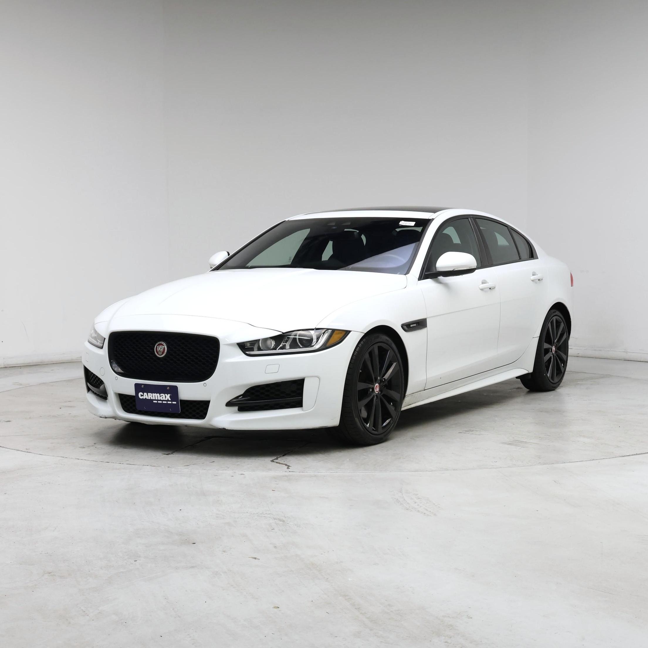 Thumbnail: 2017 Jaguar XE - 4