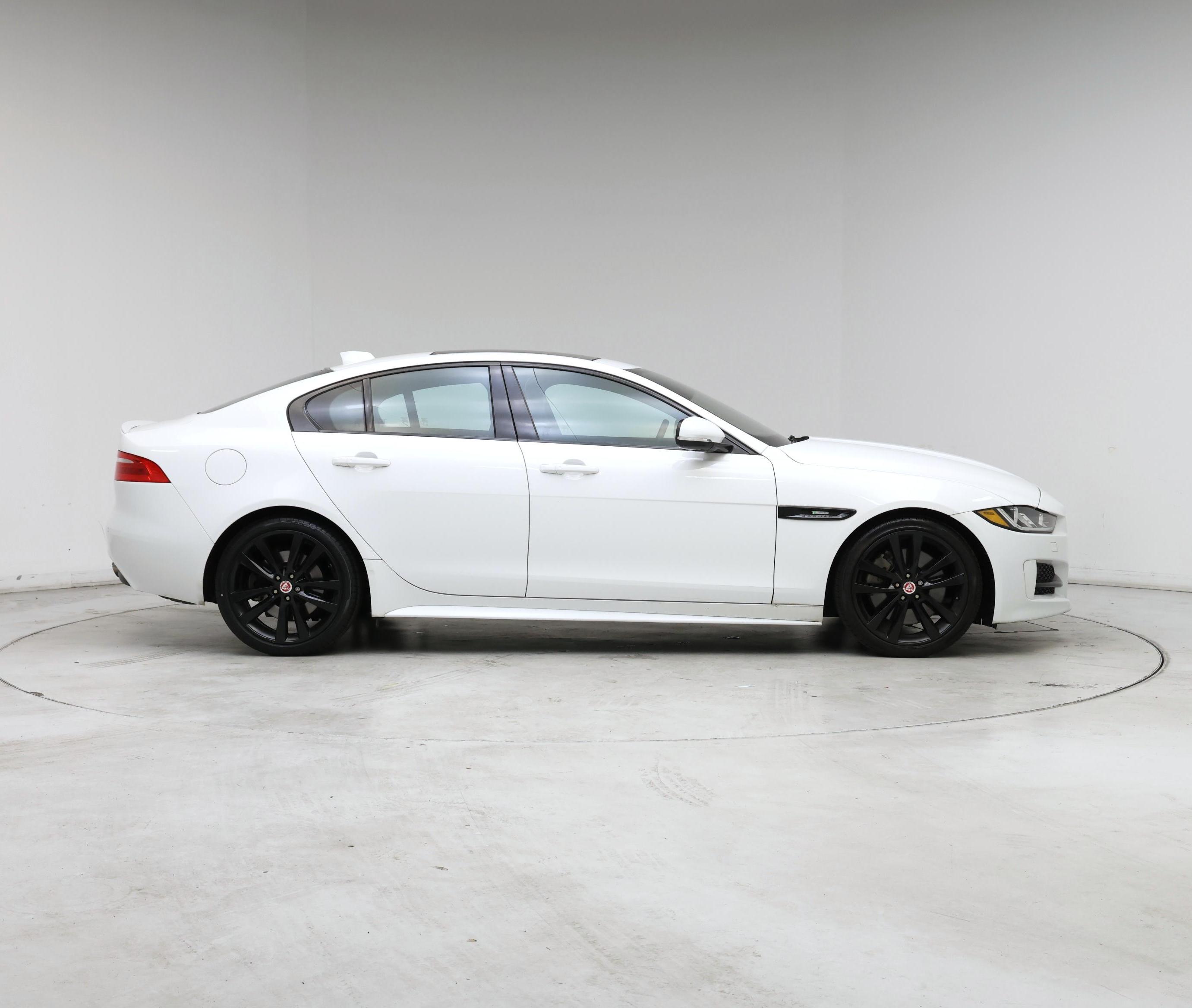 Thumbnail: 2017 Jaguar XE - 7
