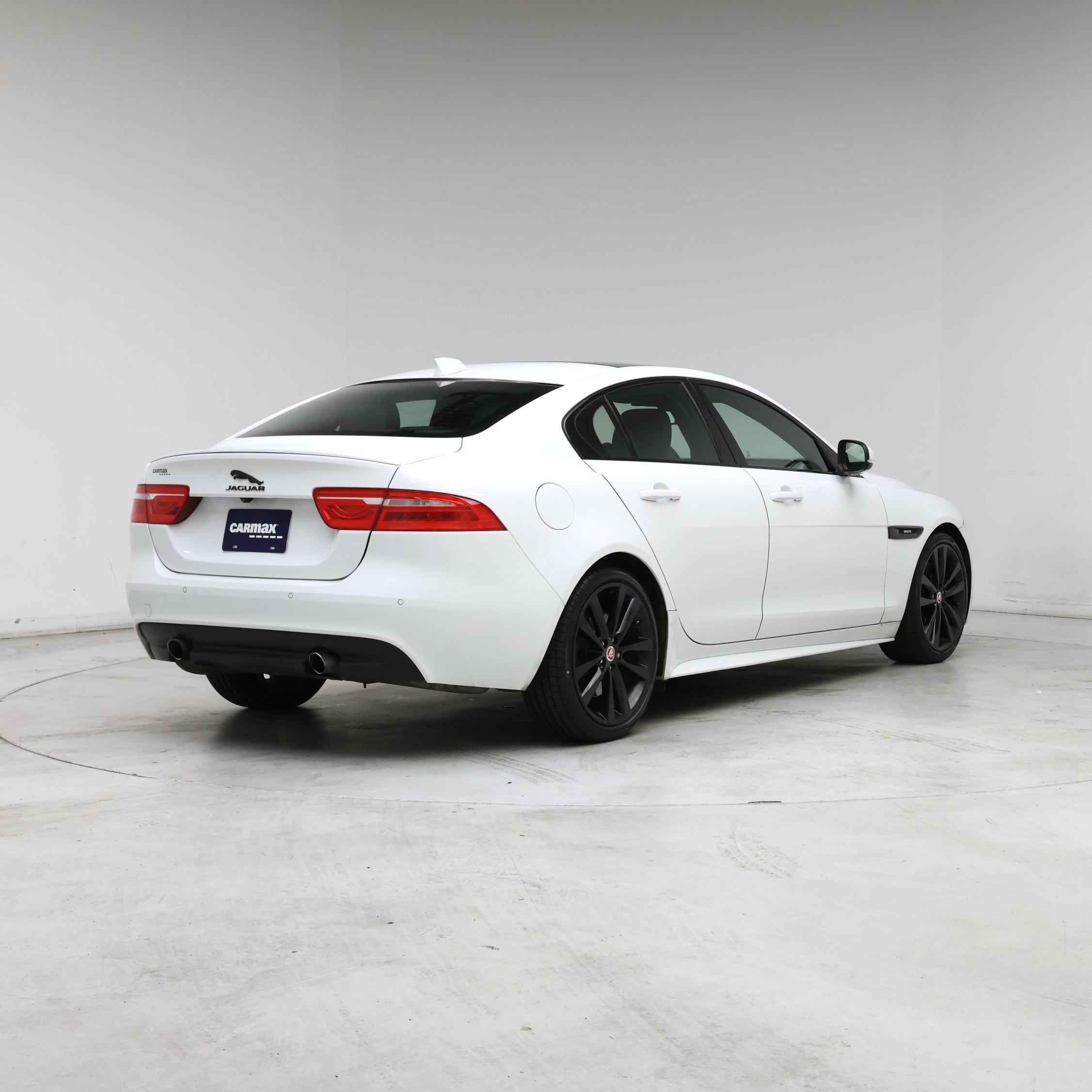 Thumbnail: 2017 Jaguar XE - 8
