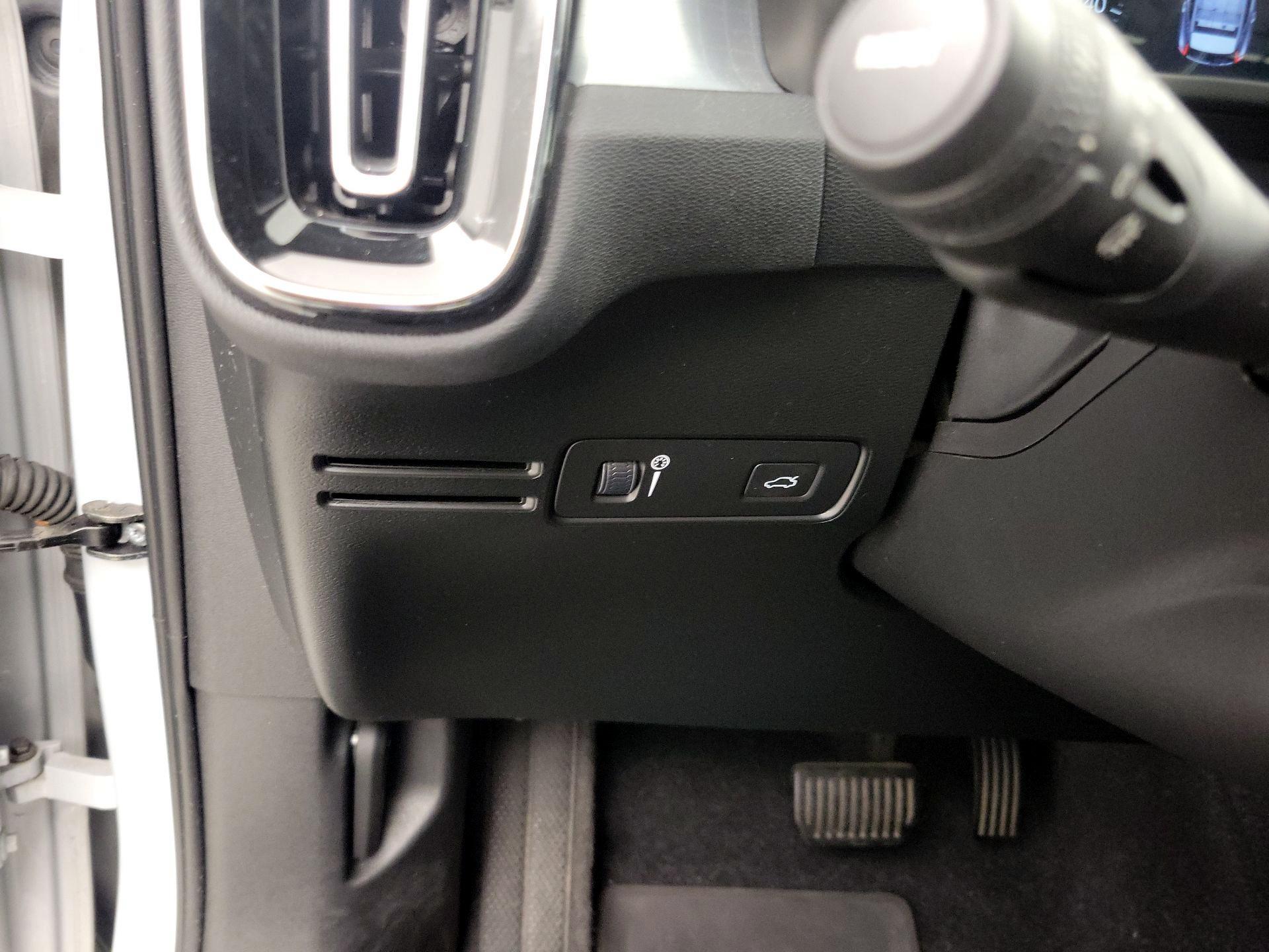 Thumbnail: 2020 Volvo XC40 - 13