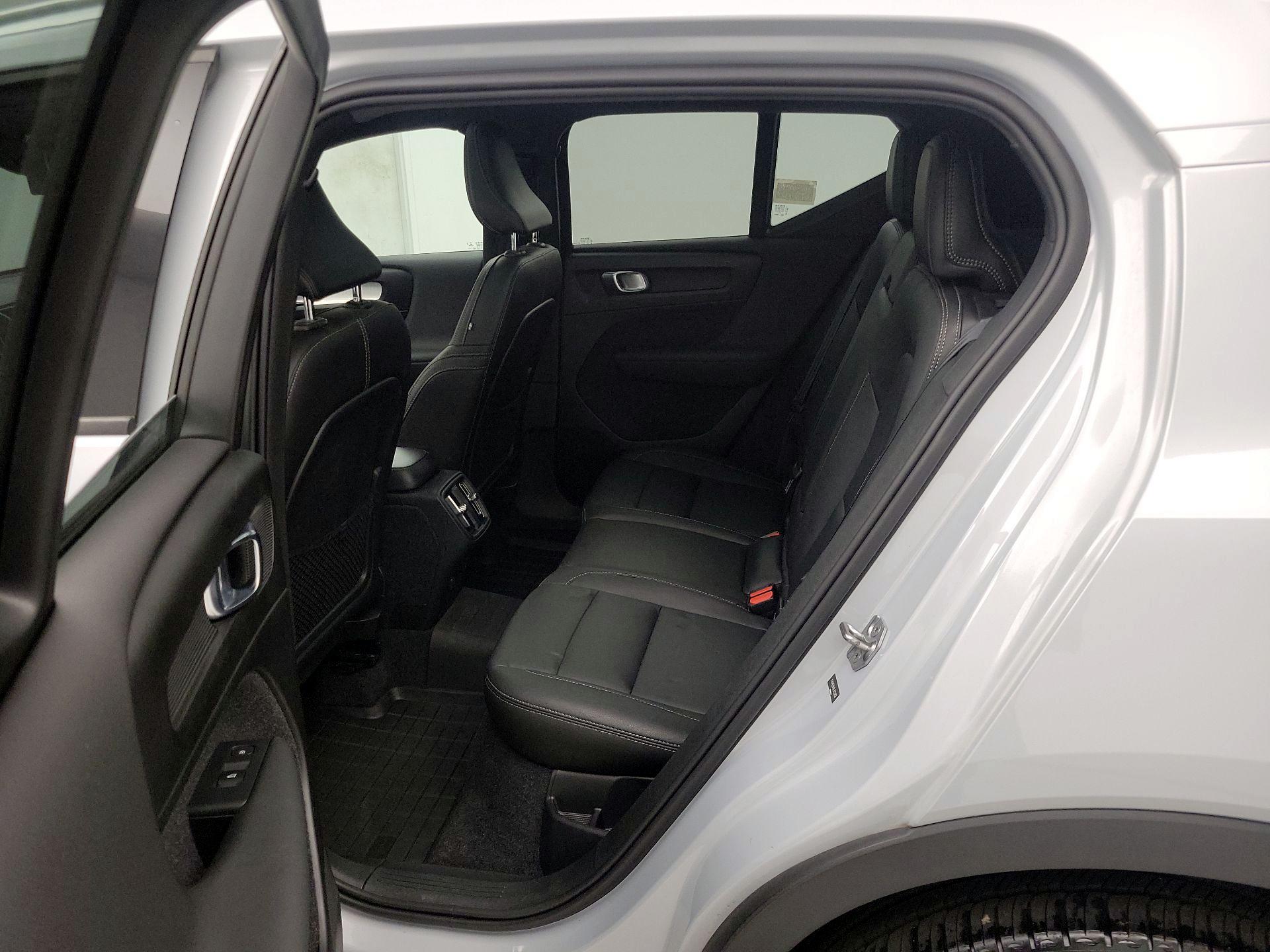 Thumbnail: 2020 Volvo XC40 - 20