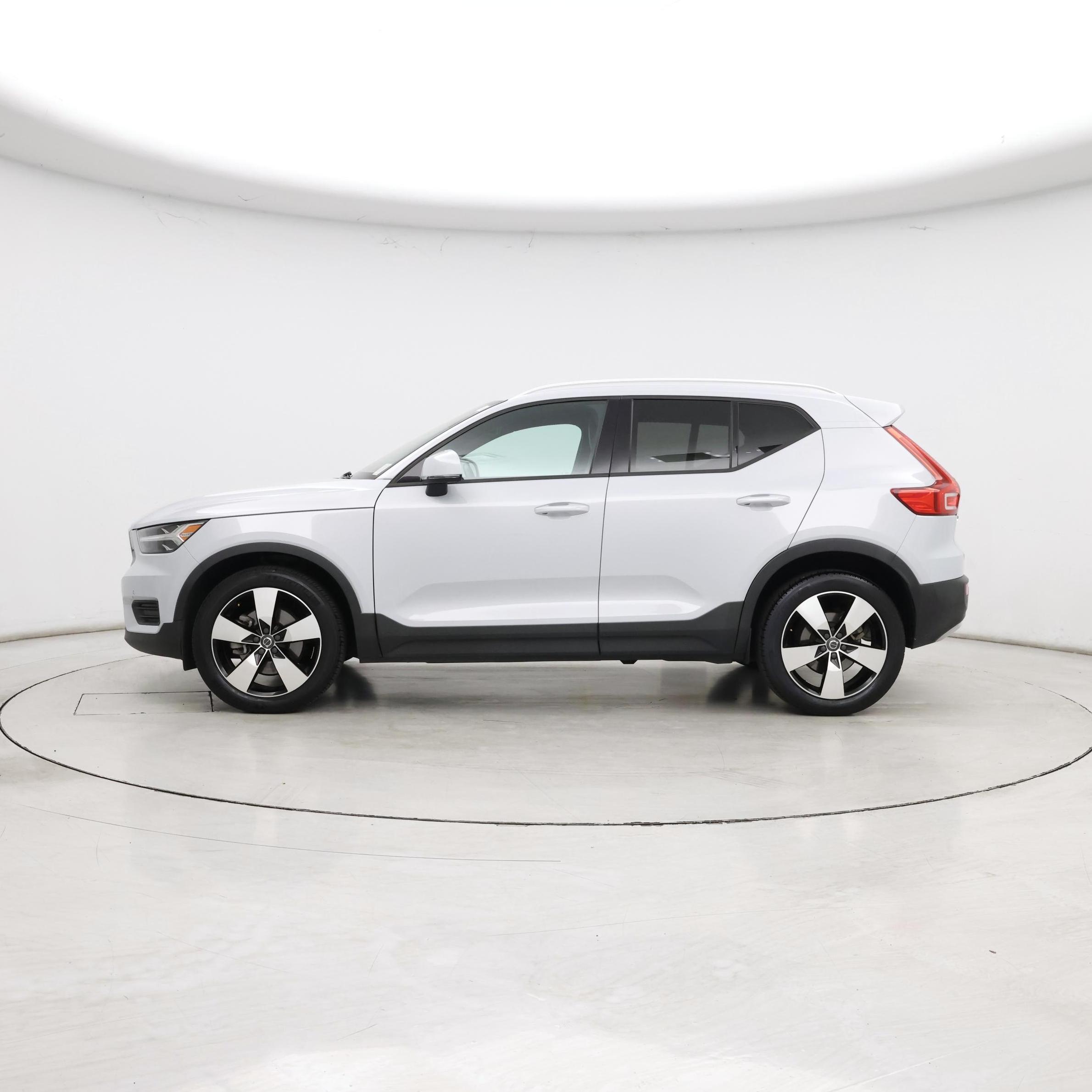 Thumbnail: 2020 Volvo XC40 - 3
