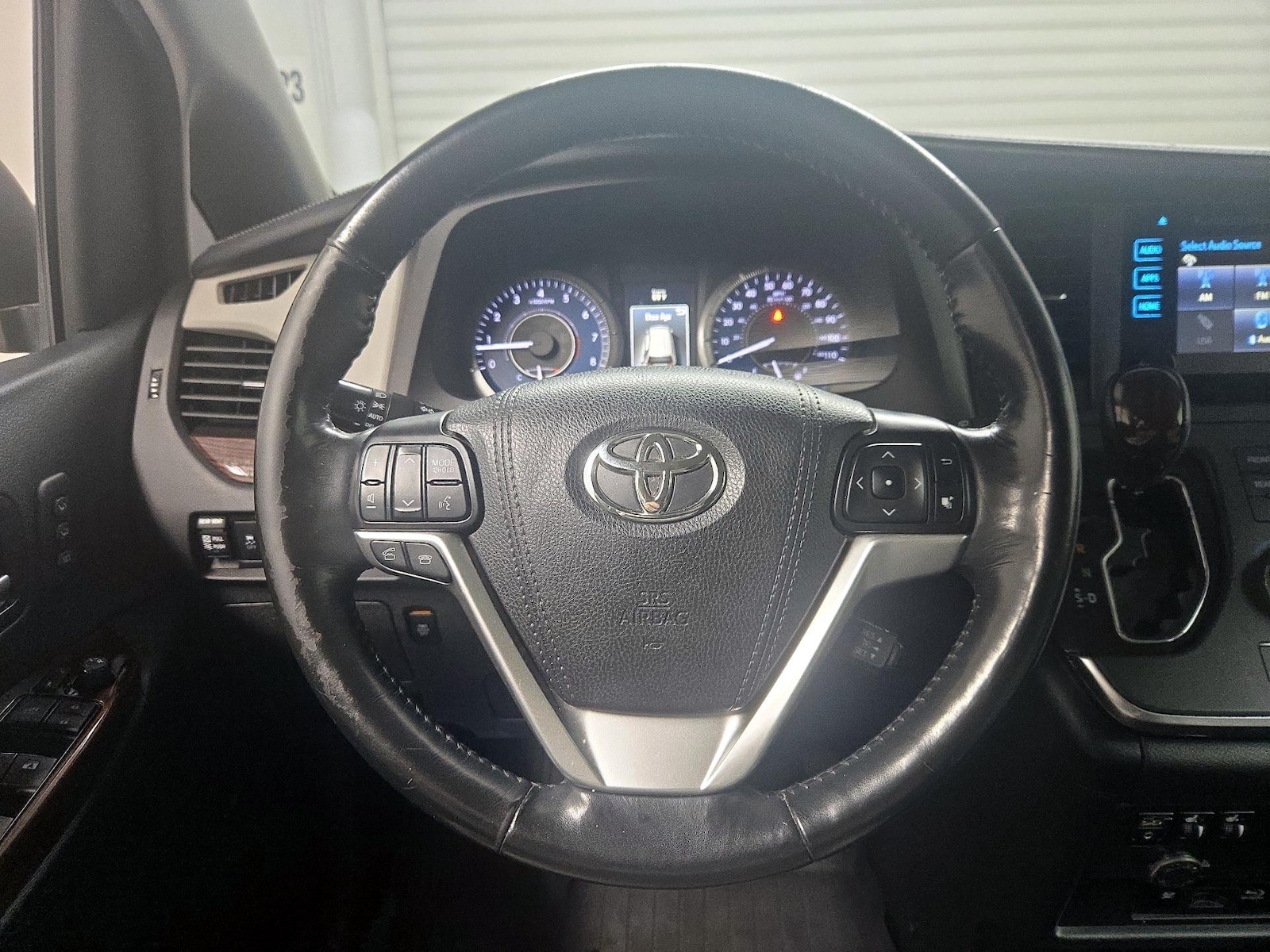 2017 Toyota Sienna Limited - Photo 11