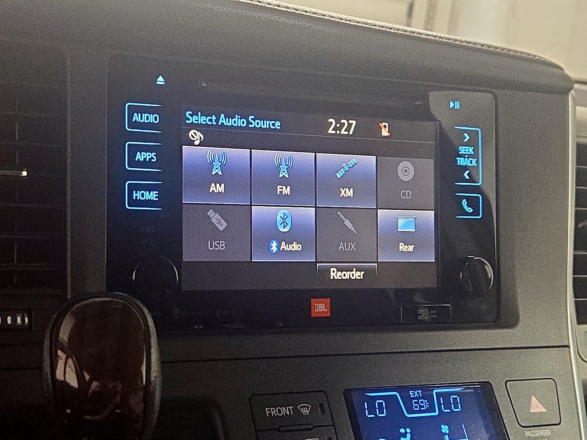 Thumbnail: 2017 Toyota Sienna - 15