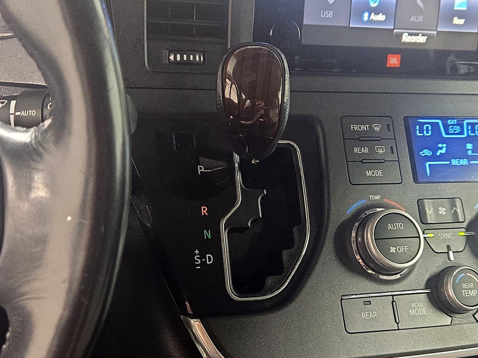 2017 Toyota Sienna Limited - Photo 18
