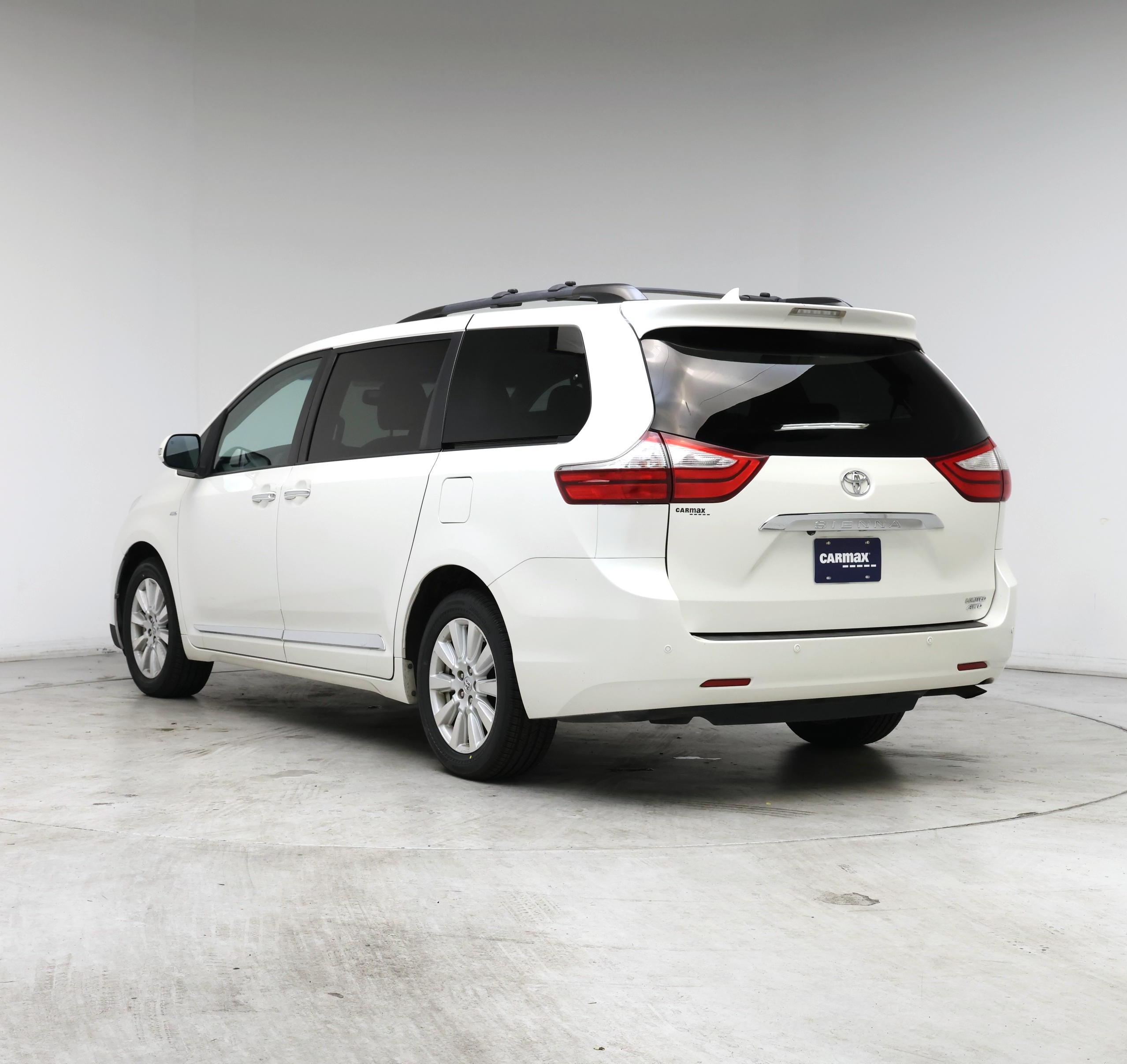 Thumbnail: 2017 Toyota Sienna - 2