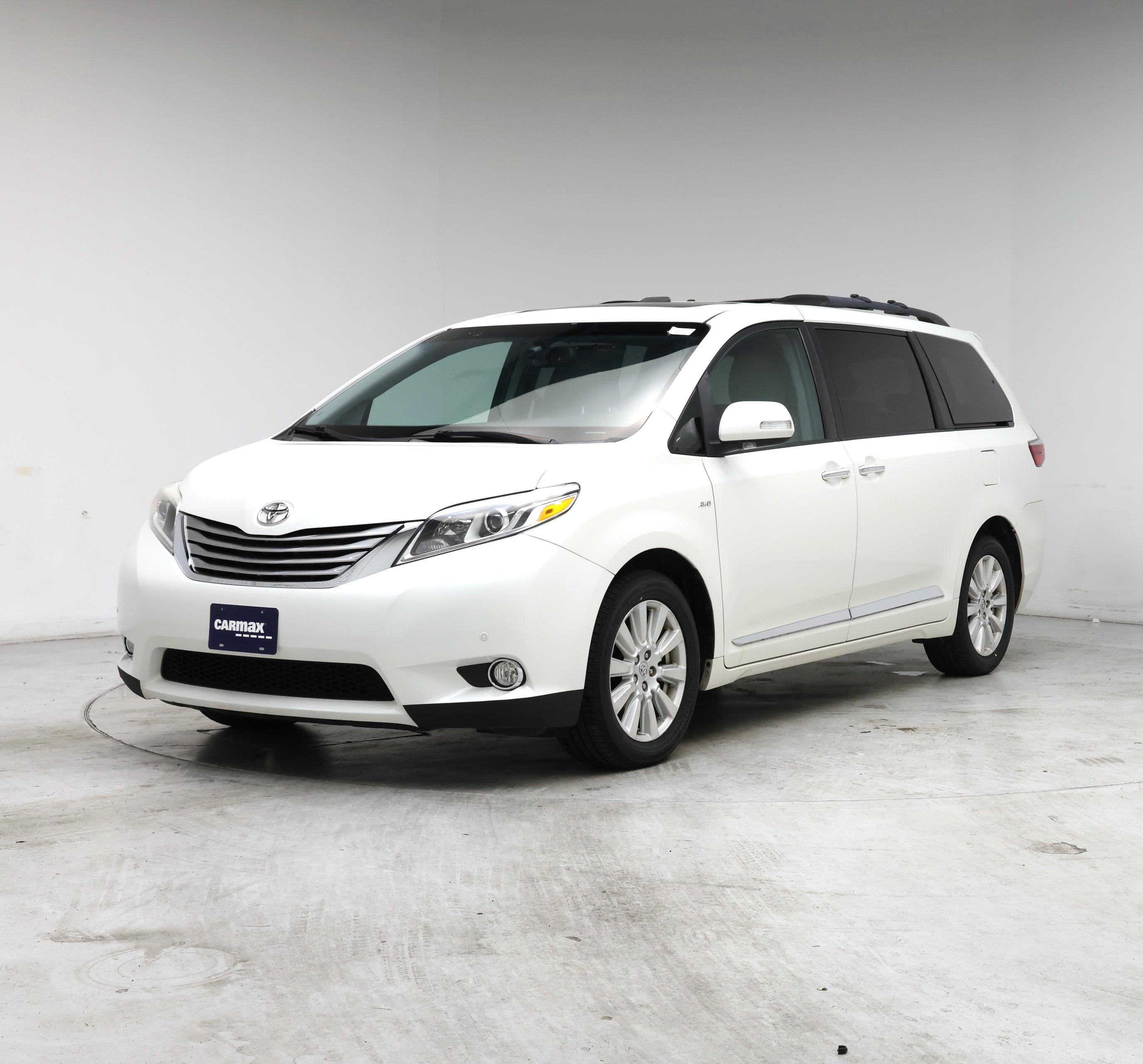Thumbnail: 2017 Toyota Sienna - 4