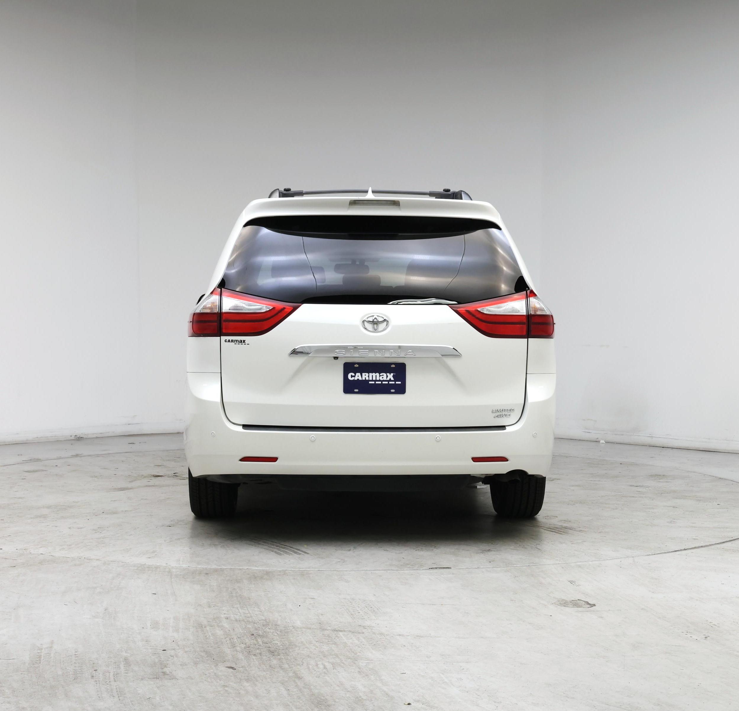 Thumbnail: 2017 Toyota Sienna - 6