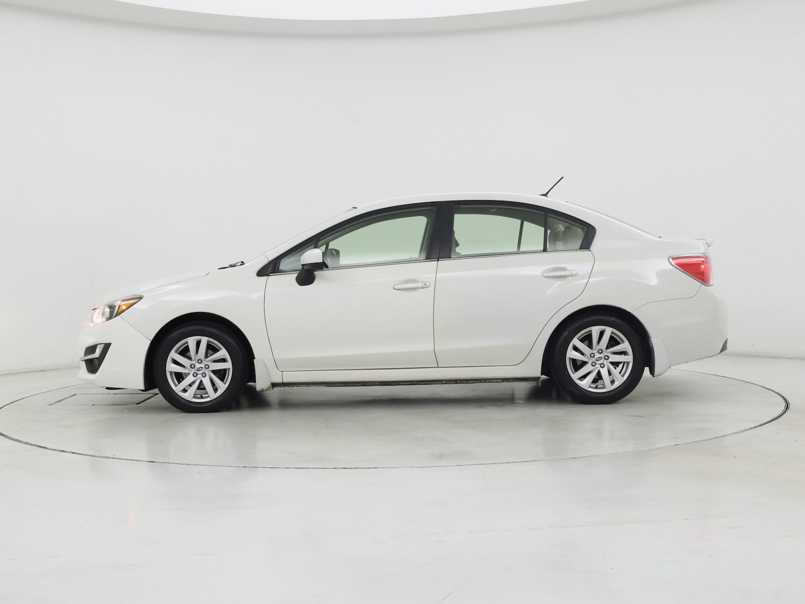 2016 Subaru Impreza Premium - Photo 4
