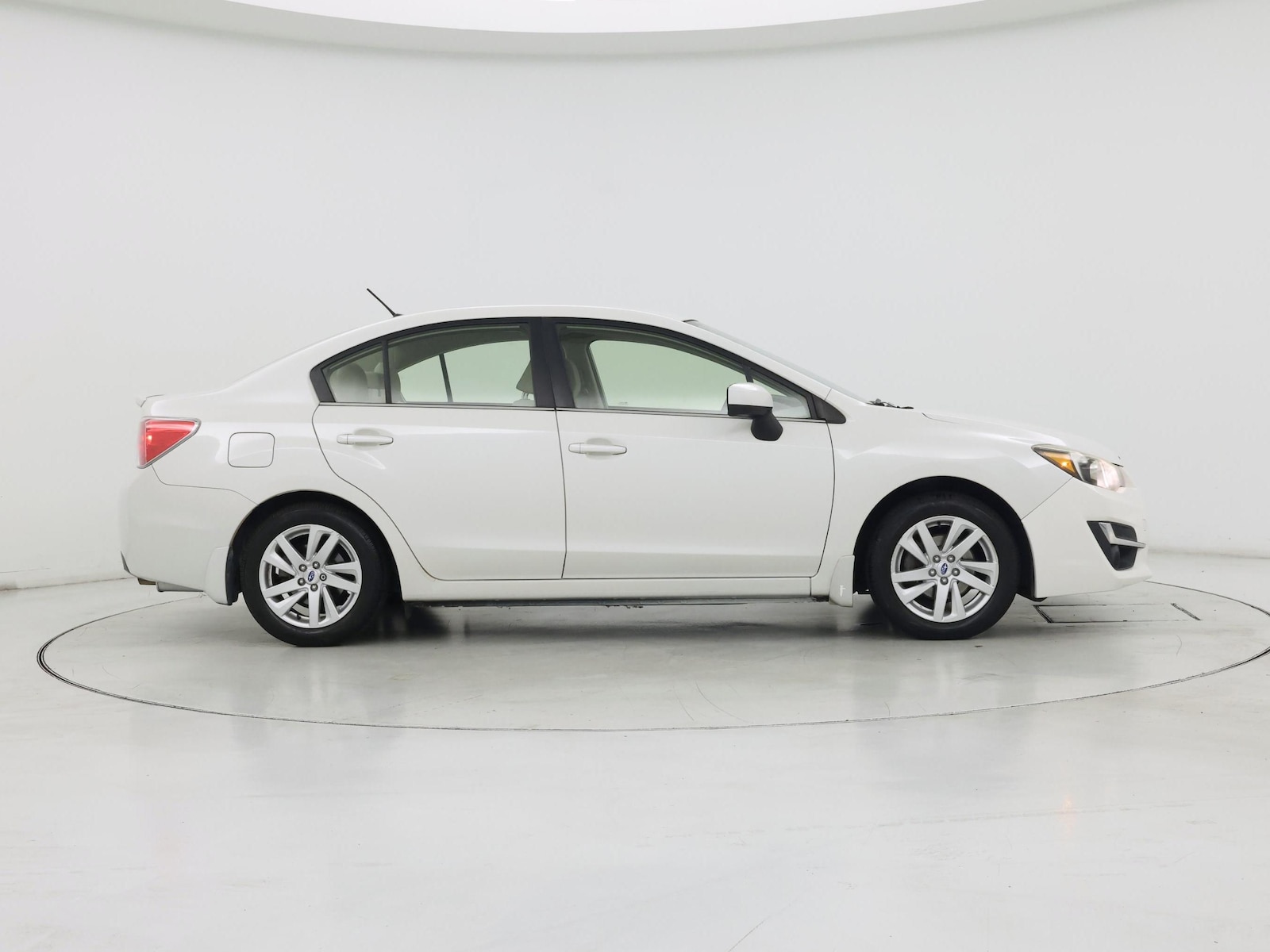 2016 Subaru Impreza Premium - Photo 8