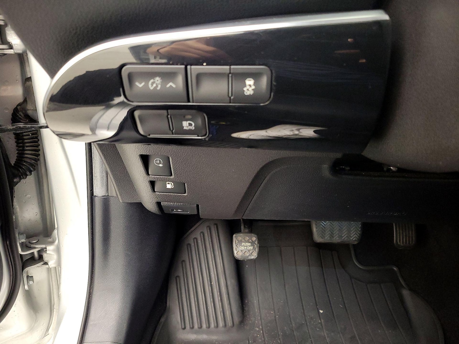 2020 Toyota Prius Prime XLE - Photo 14