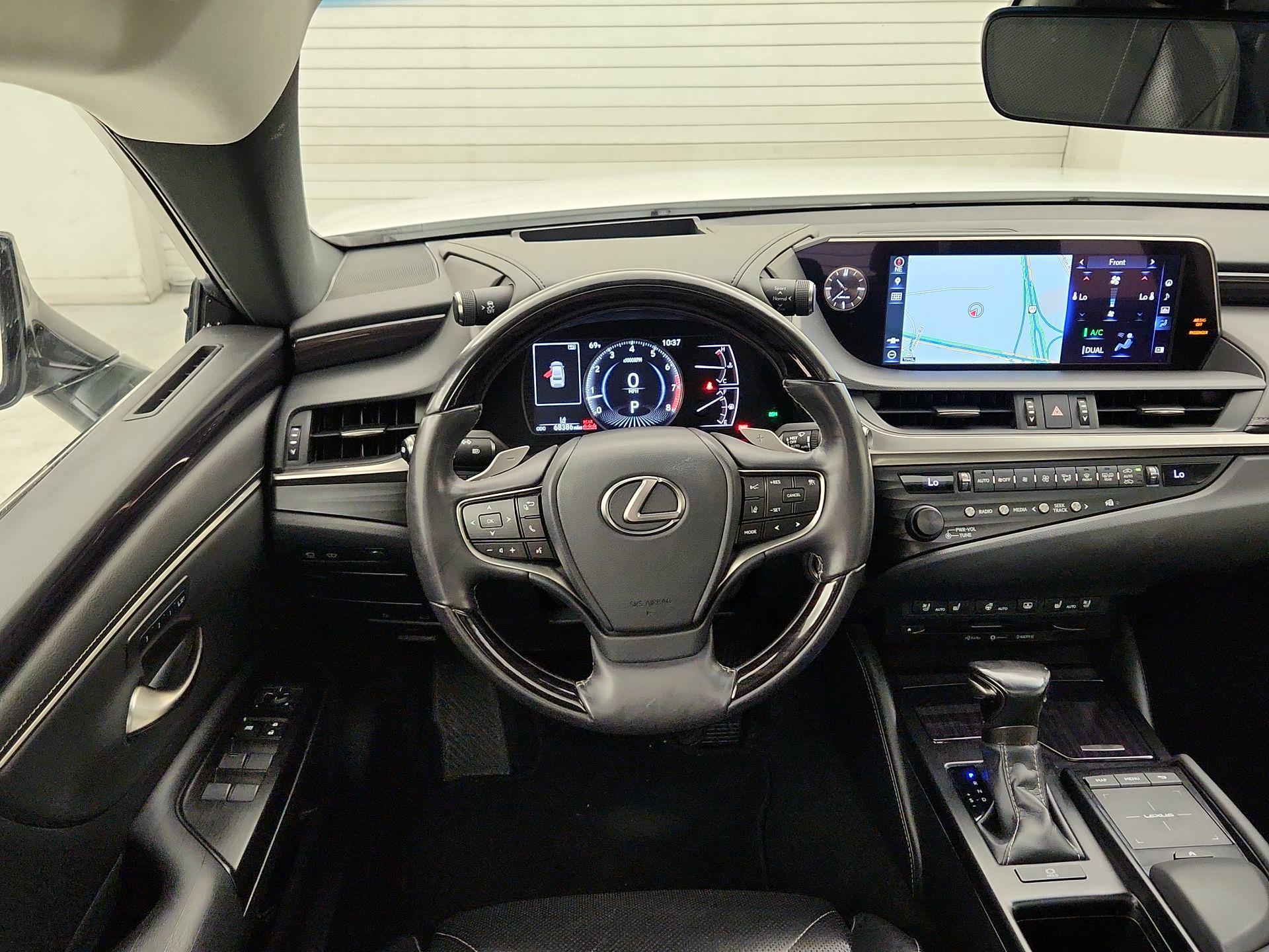Thumbnail: 2019 Lexus ES - 10