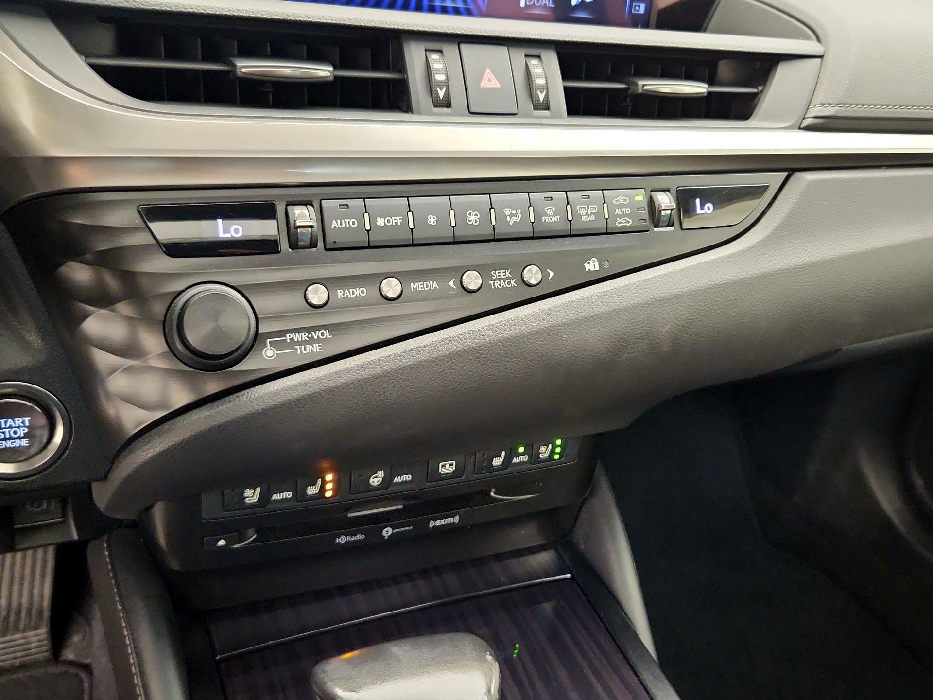 Thumbnail: 2019 Lexus ES - 17