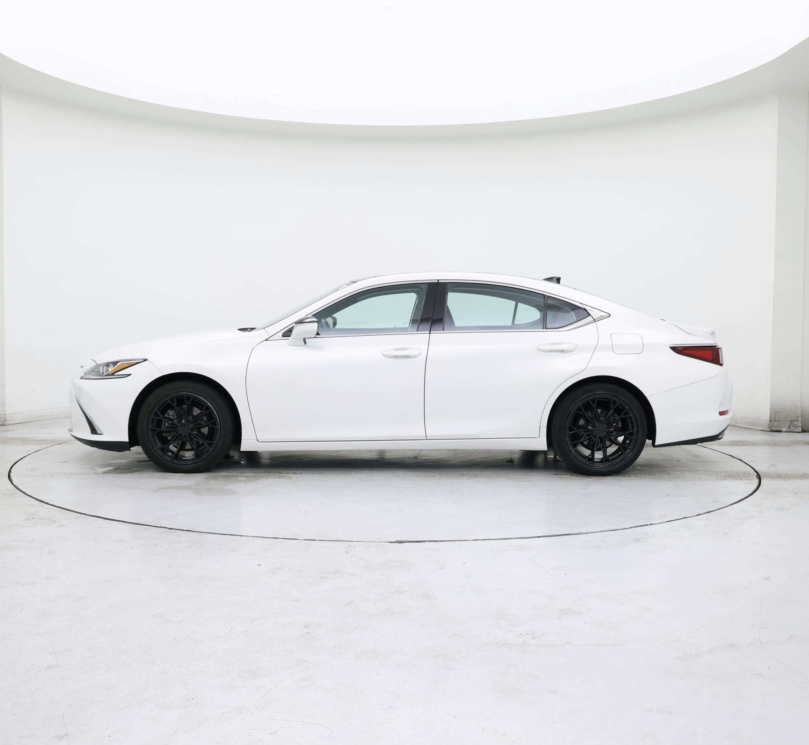 Thumbnail: 2019 Lexus ES - 3