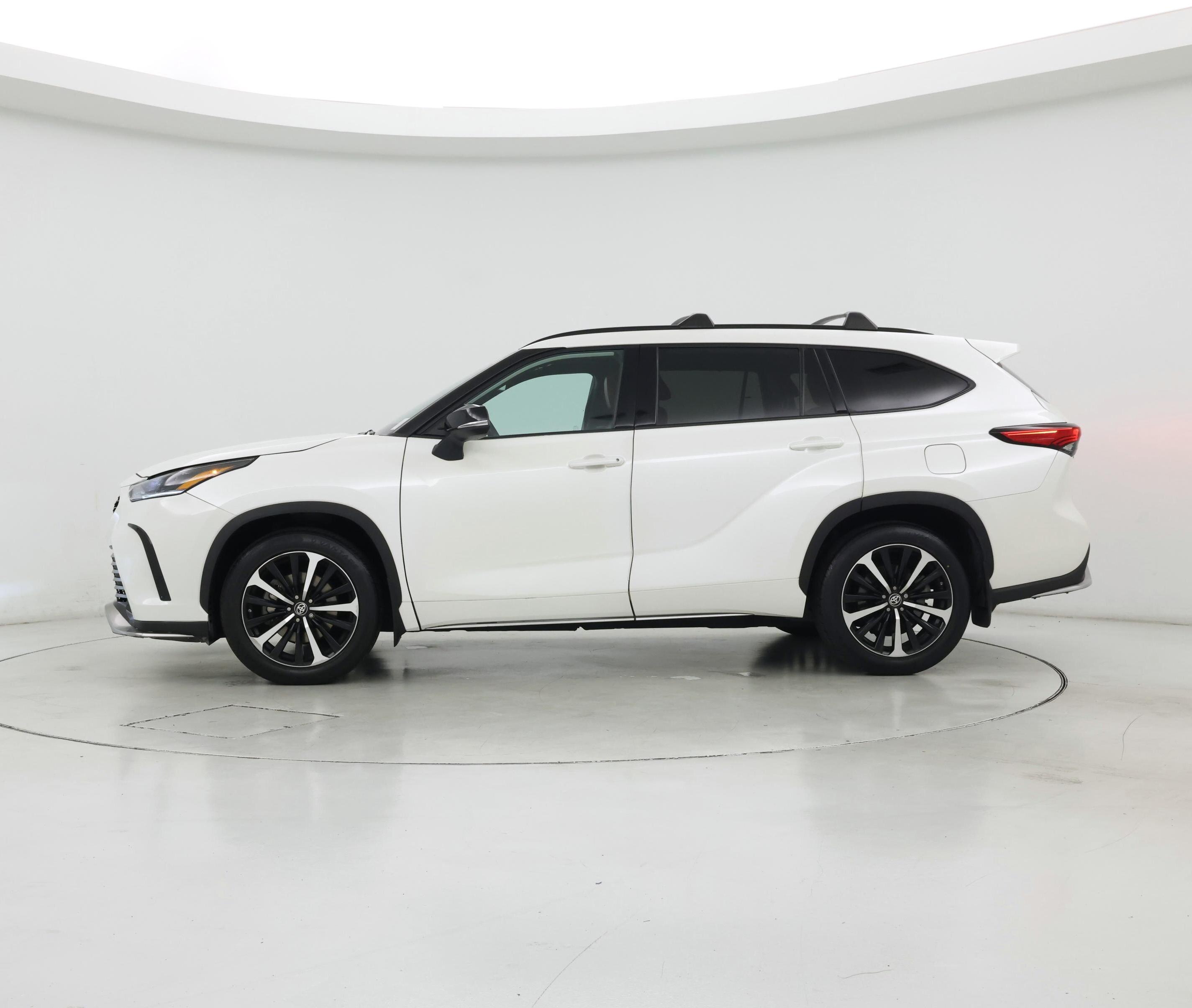 Thumbnail: 2021 Toyota Highlander - 3