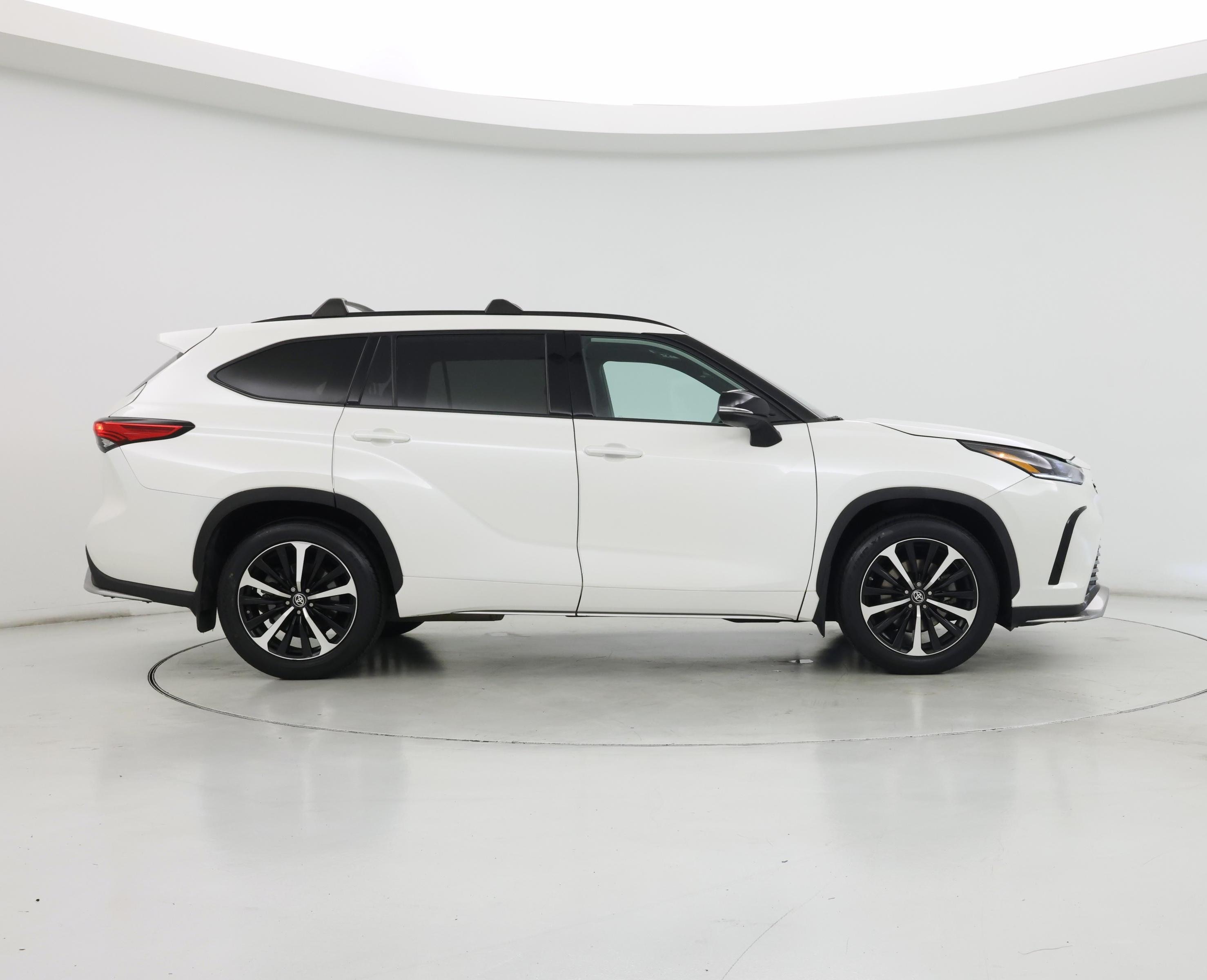 Thumbnail: 2021 Toyota Highlander - 7