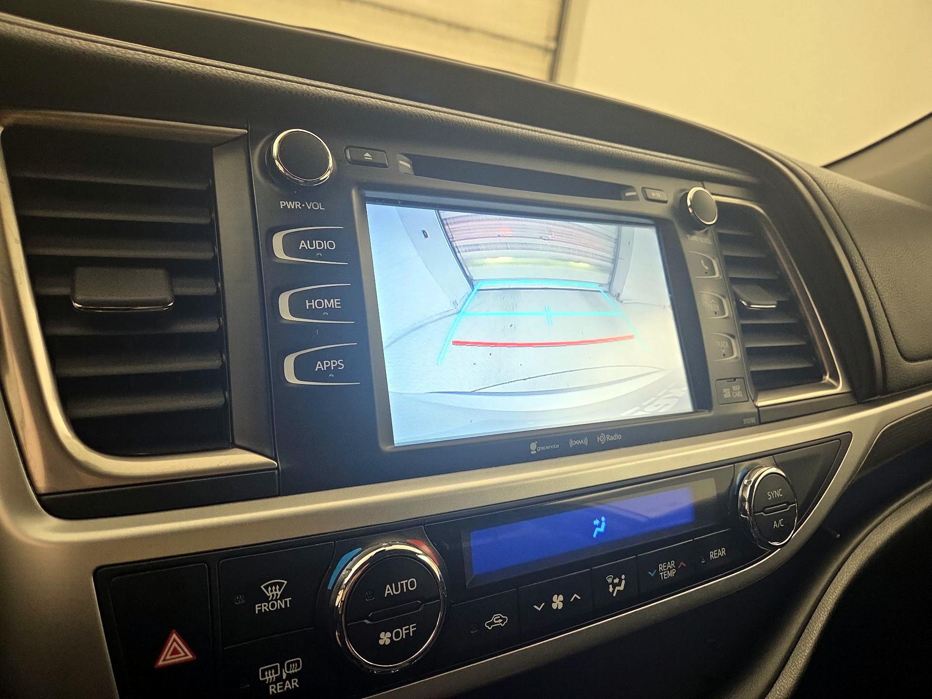 Thumbnail: 2018 Toyota Highlander - 15