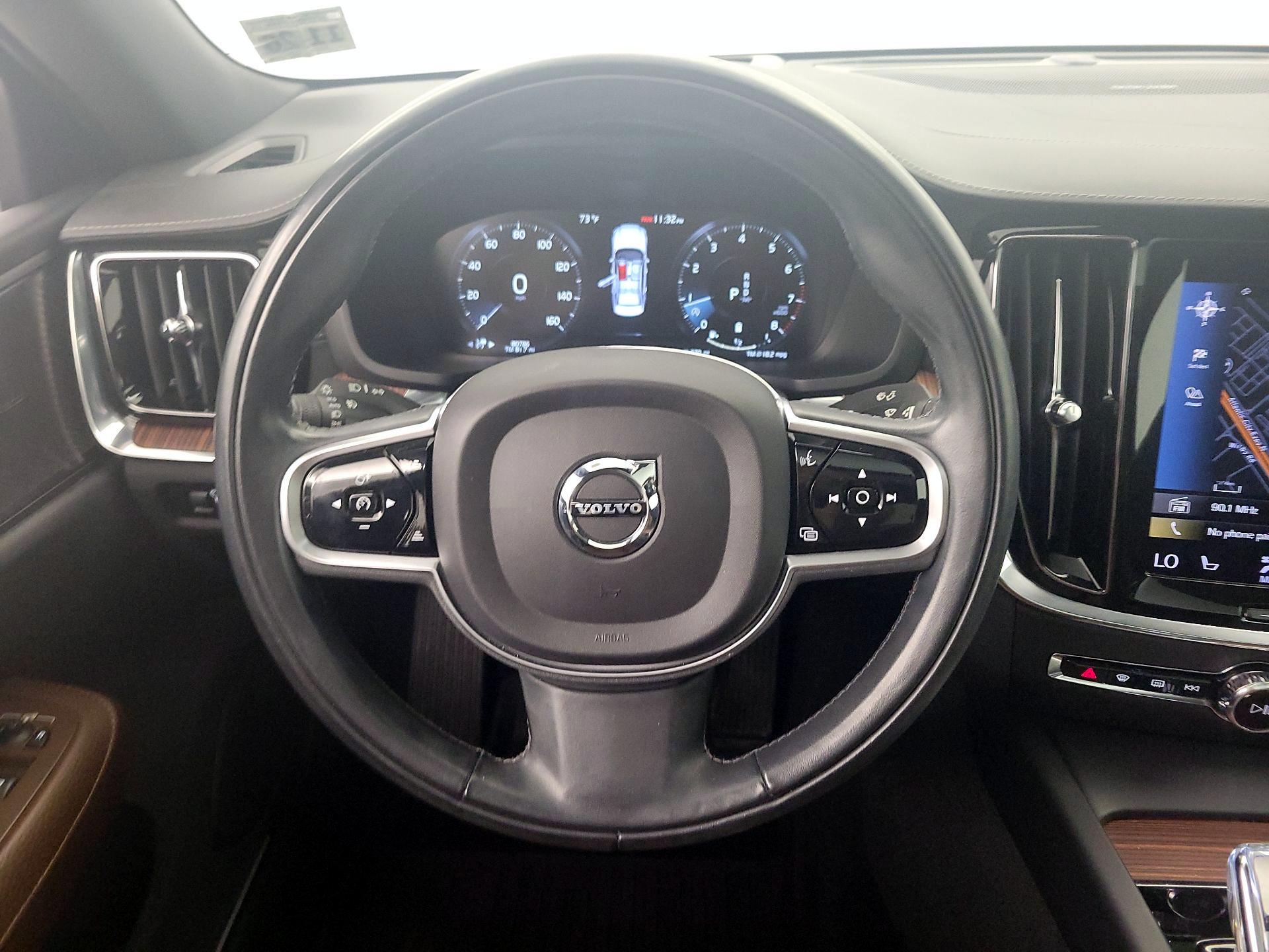Thumbnail: 2022 Volvo S60 - 10
