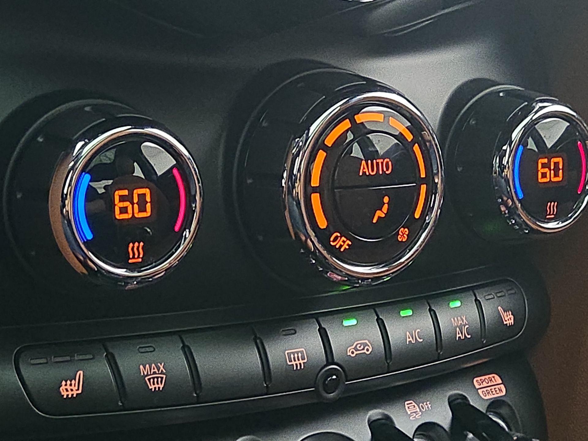 Thumbnail: 2019 MINI Cooper Hardtop - 17