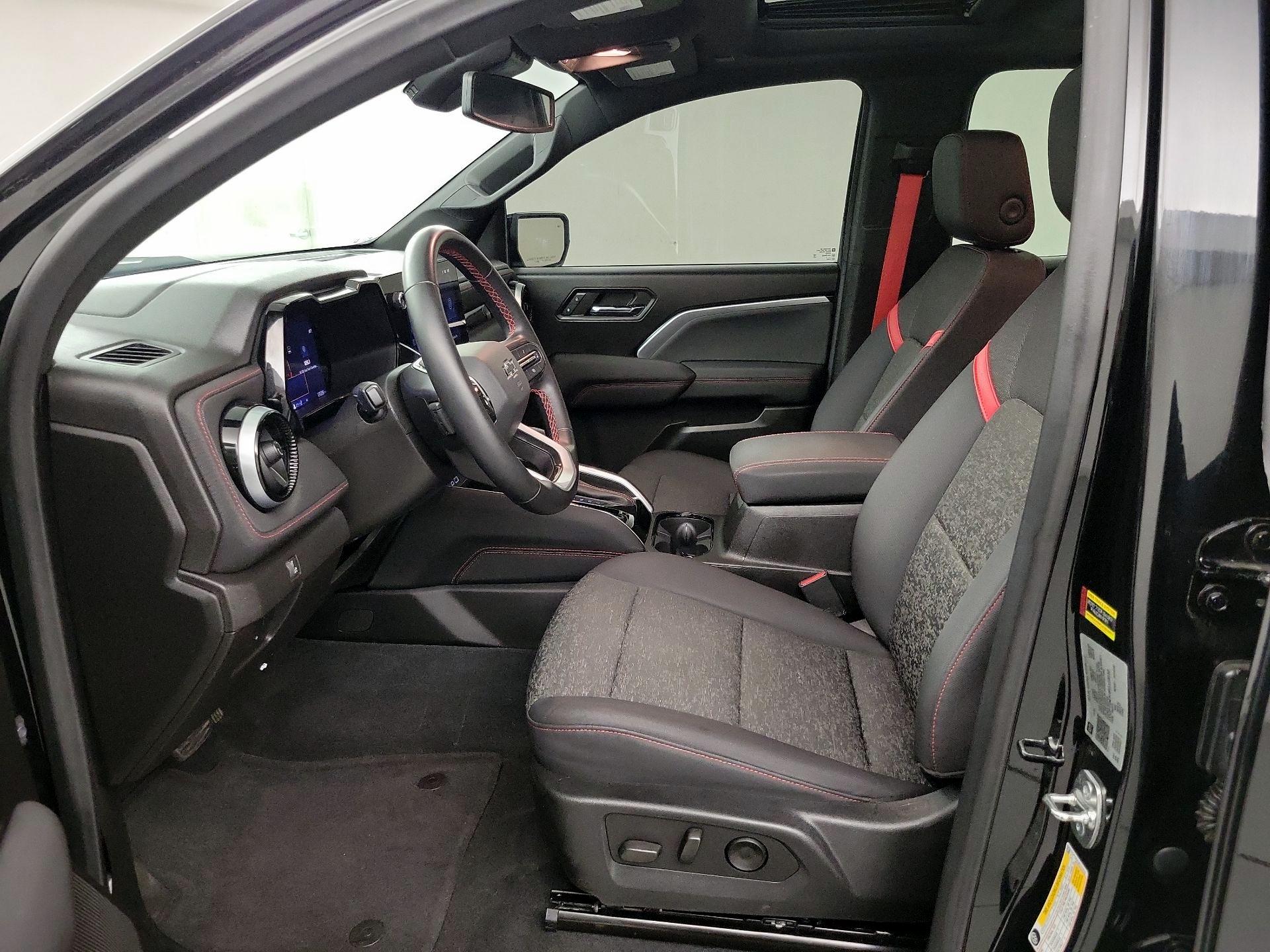 Thumbnail: 2024 Chevrolet Colorado - 9