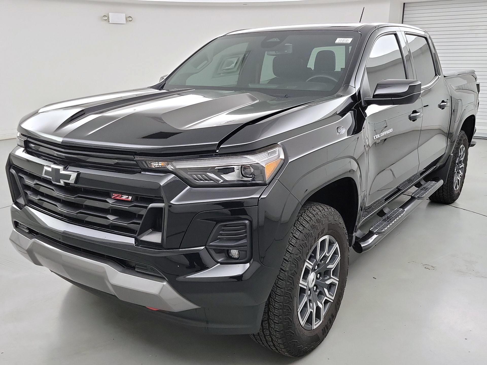 Thumbnail: 2024 Chevrolet Colorado - 3