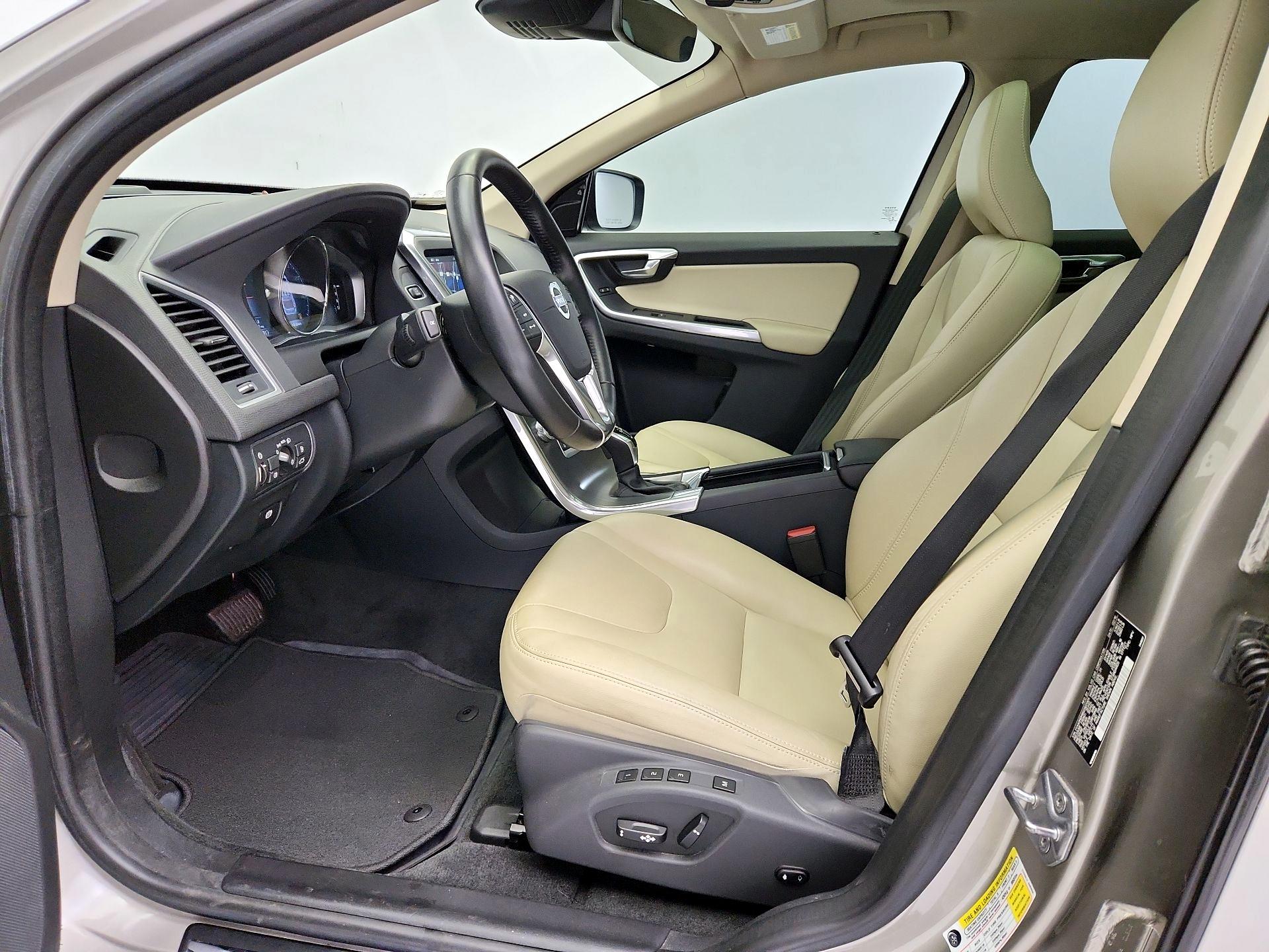 Thumbnail: 2016 Volvo XC60 - 11