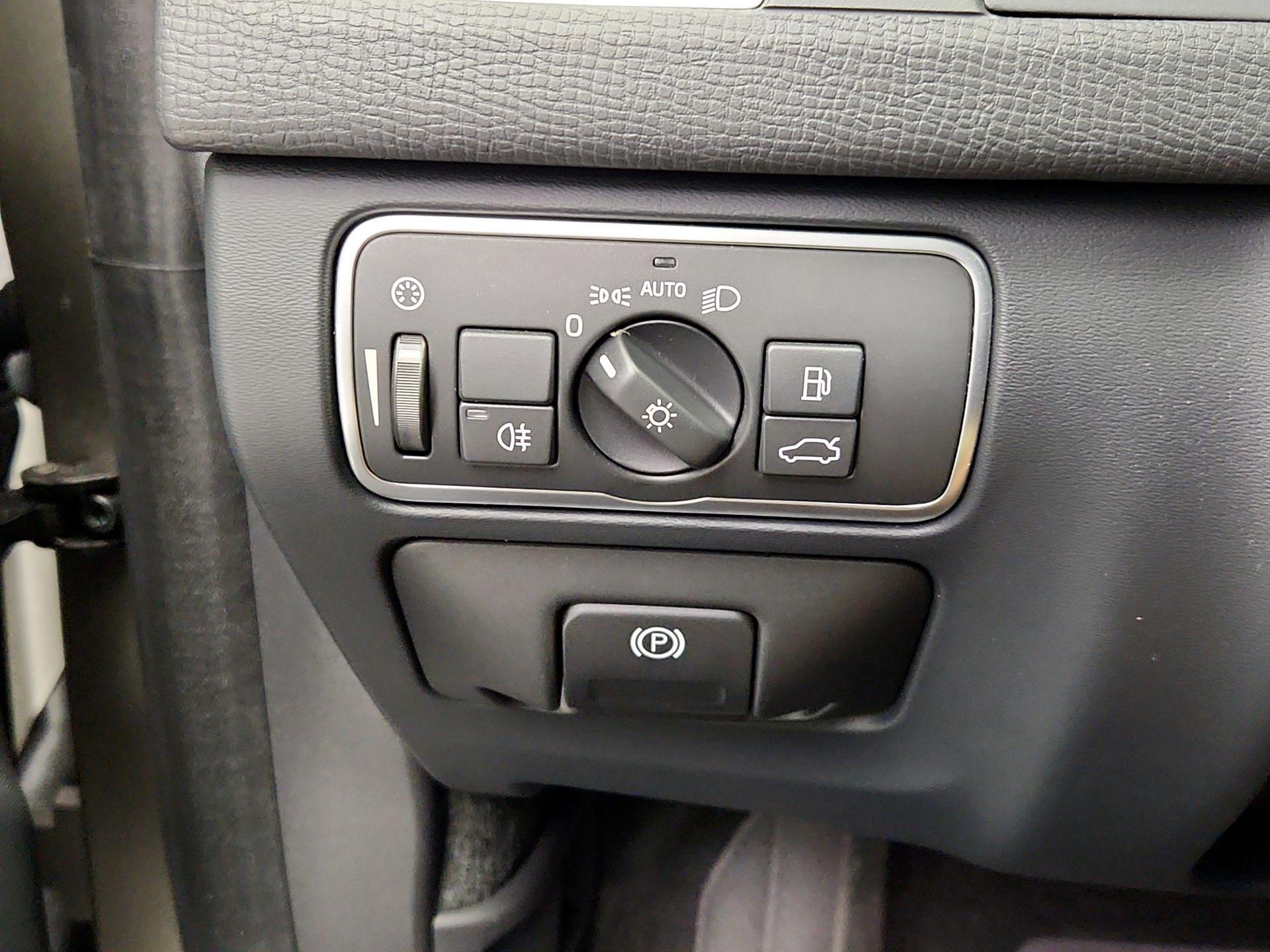 Thumbnail: 2016 Volvo XC60 - 13