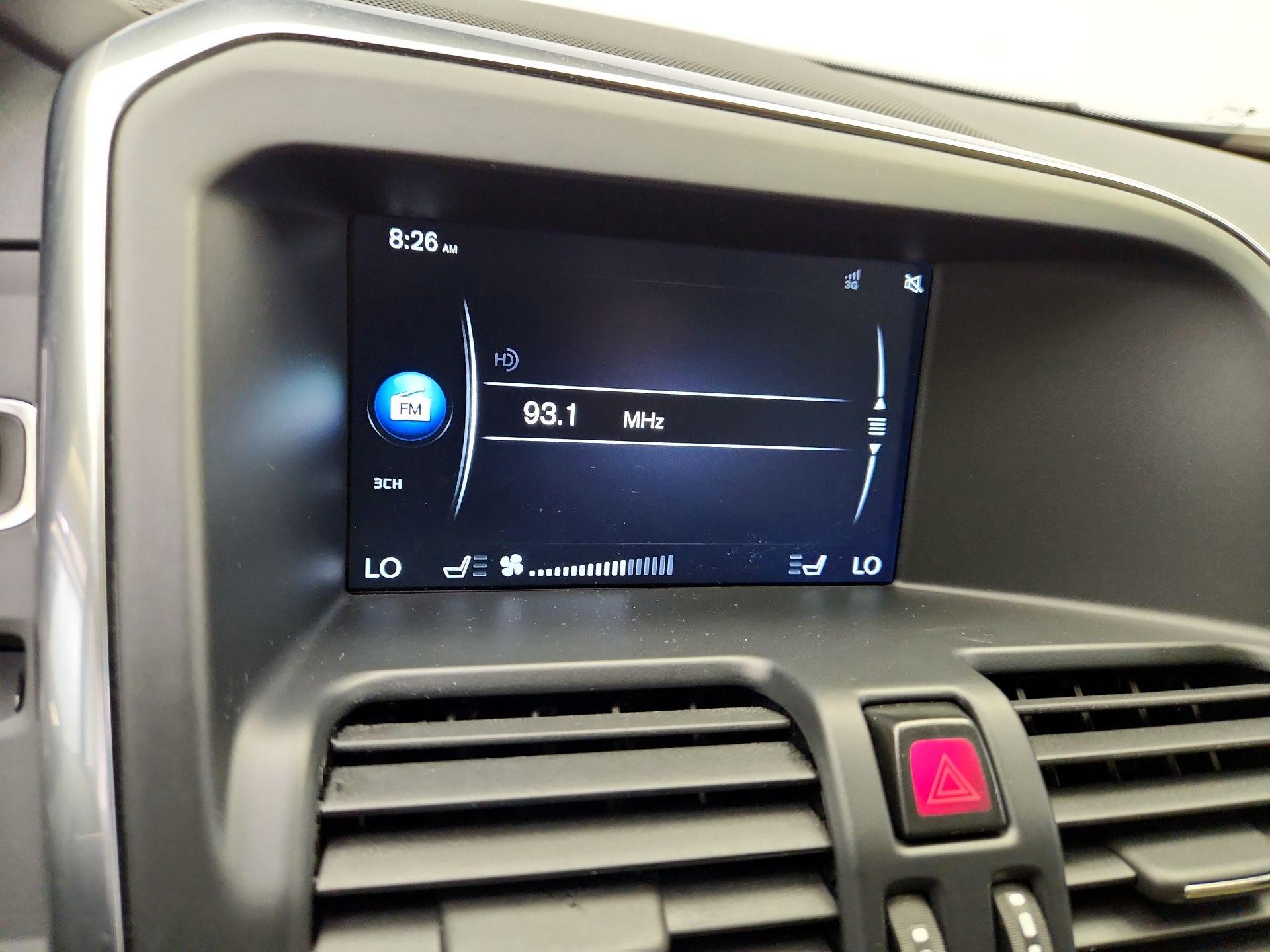 Thumbnail: 2016 Volvo XC60 - 16