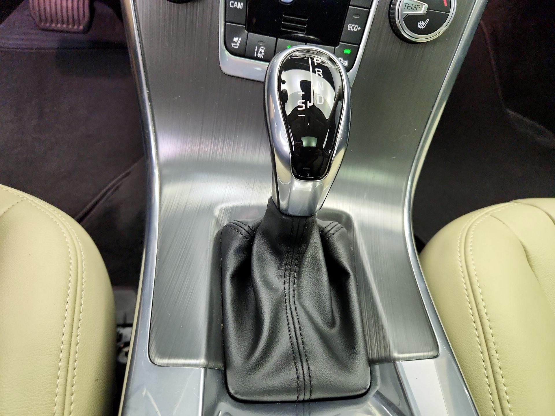 Thumbnail: 2016 Volvo XC60 - 18