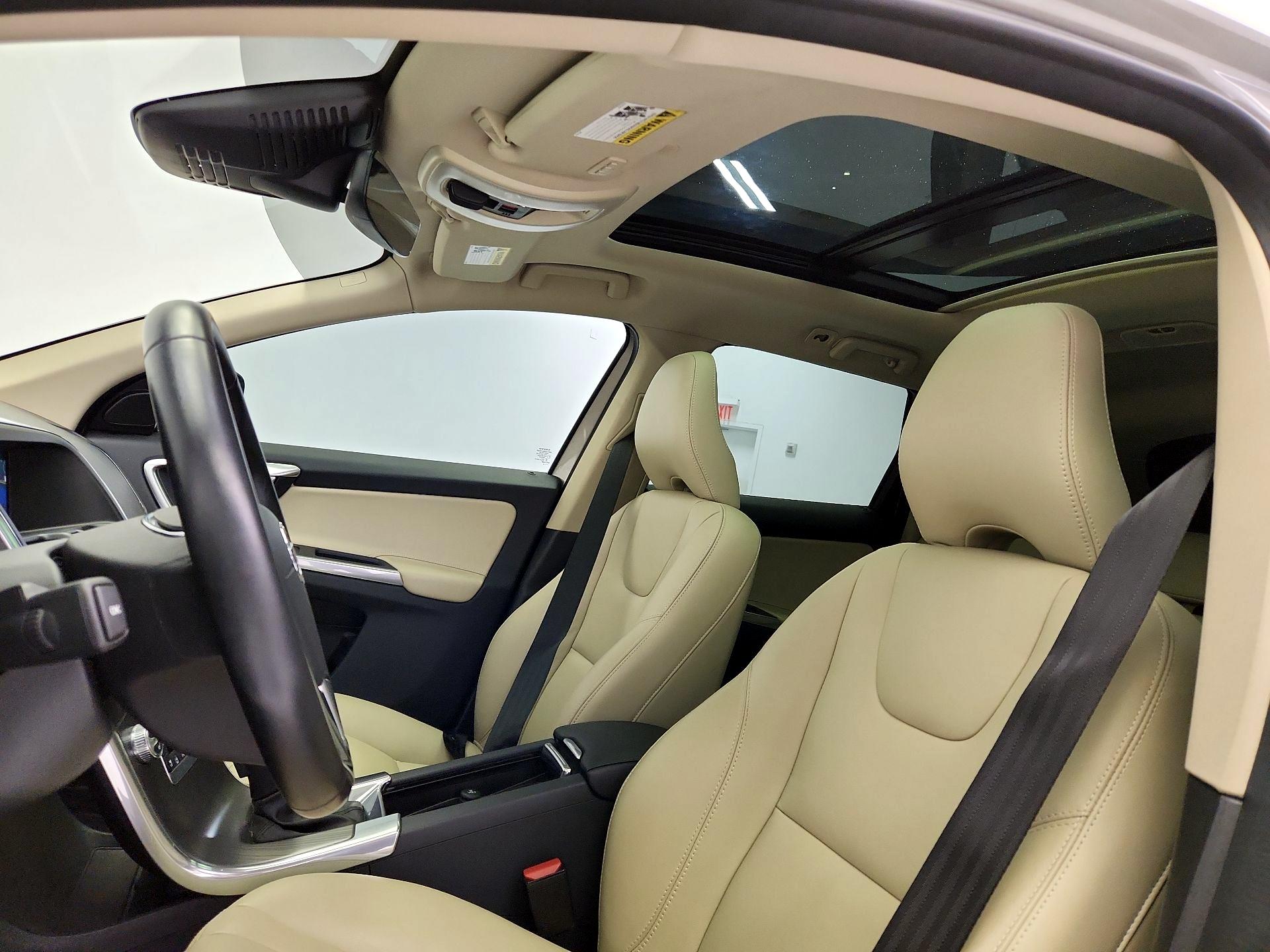 Thumbnail: 2016 Volvo XC60 - 20