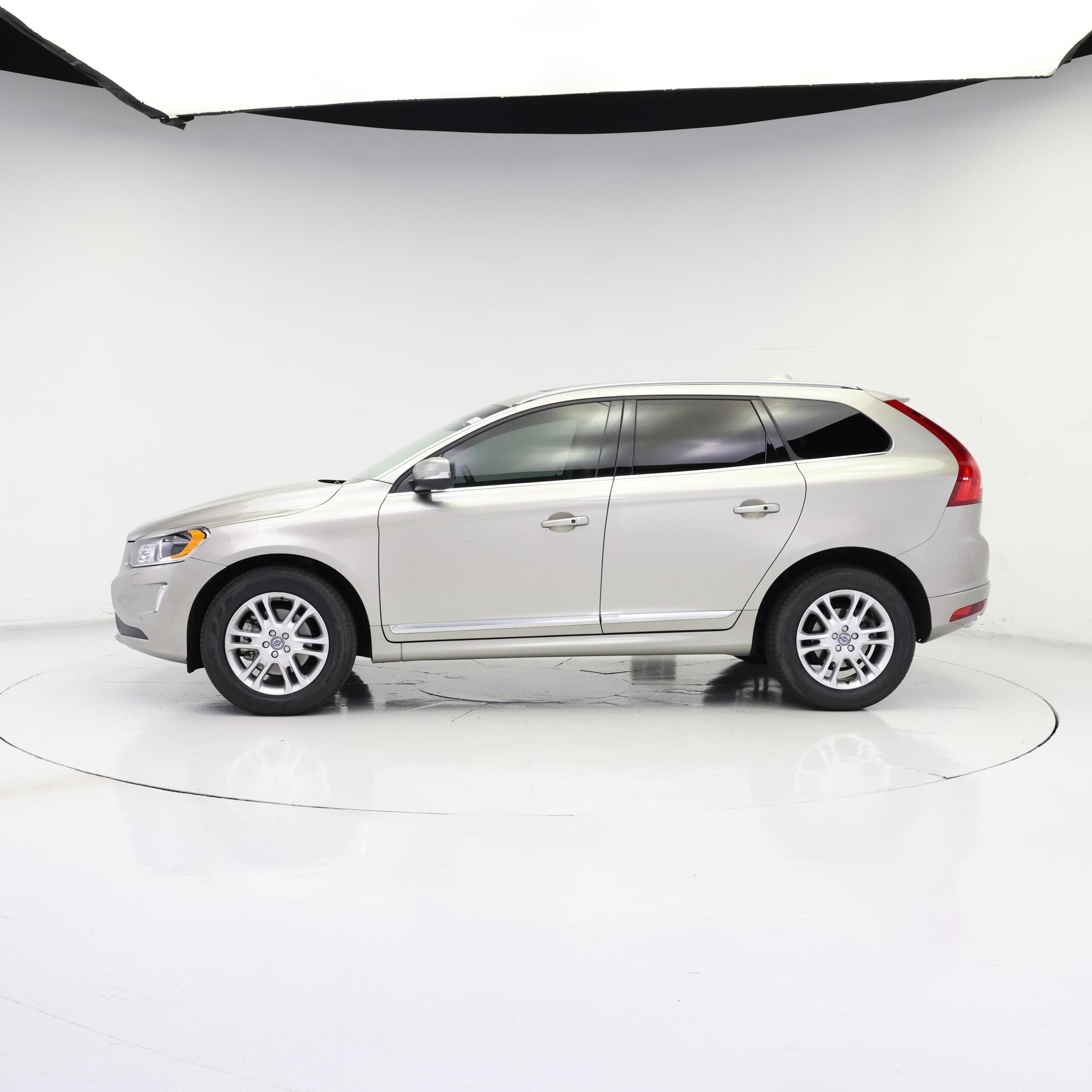 Thumbnail: 2016 Volvo XC60 - 3