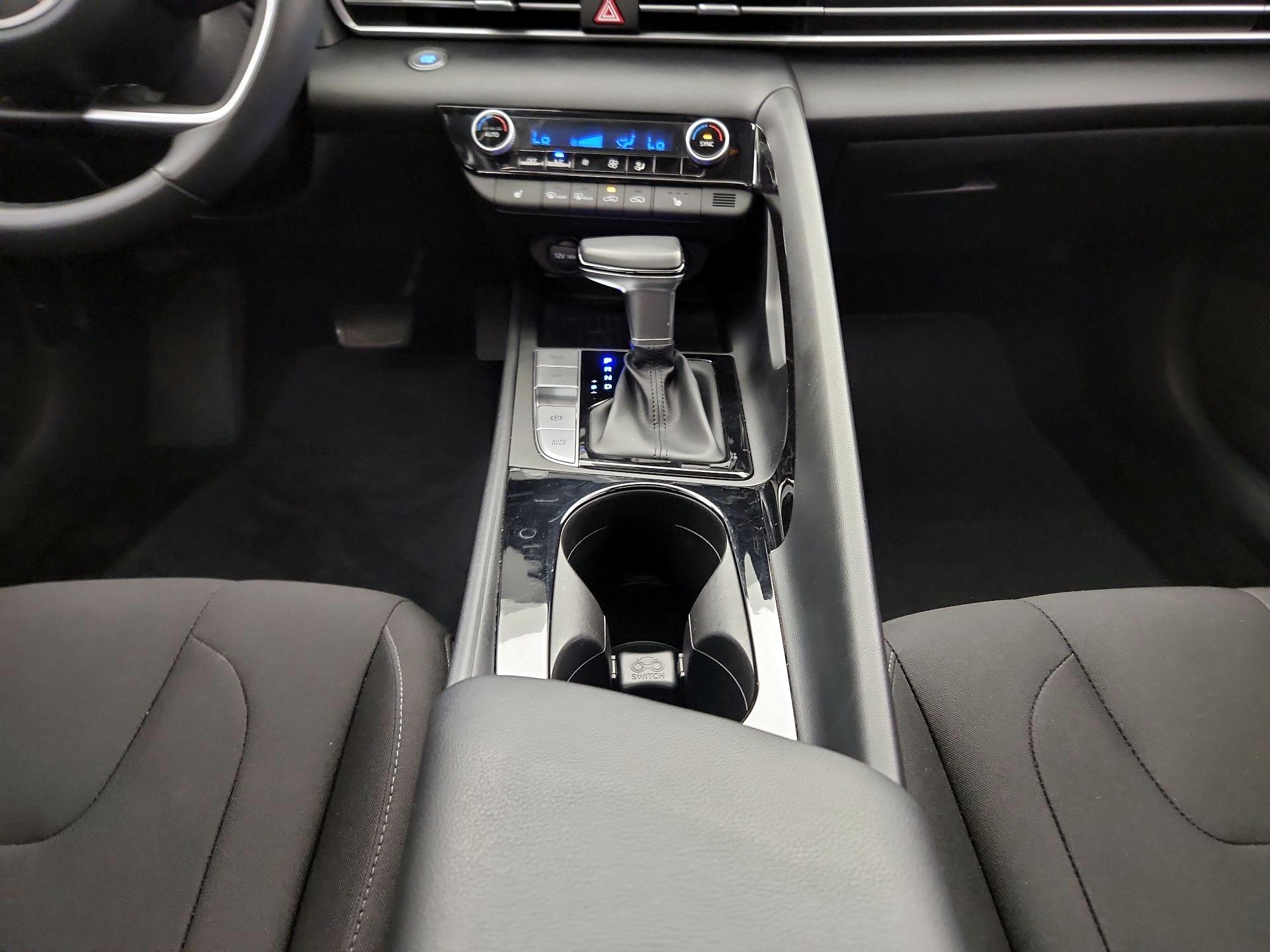 Thumbnail: 2021 Hyundai Elantra - 17