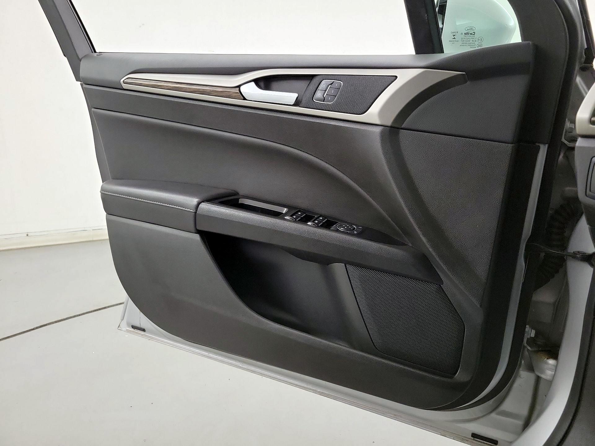 Thumbnail: 2016 Ford Fusion - 10