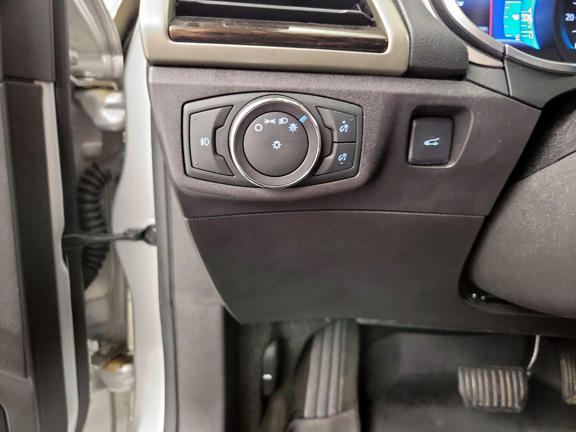 Thumbnail: 2016 Ford Fusion - 11