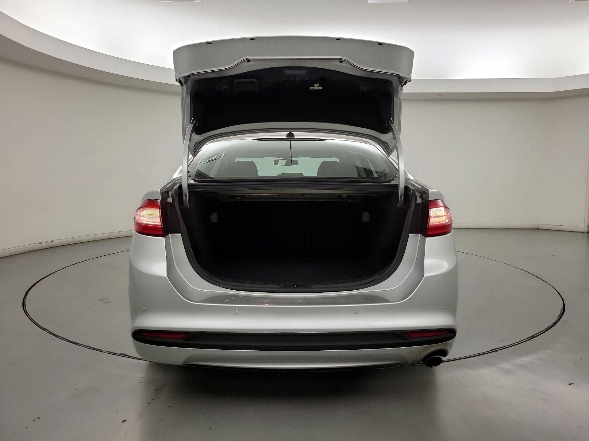 Thumbnail: 2016 Ford Fusion - 18