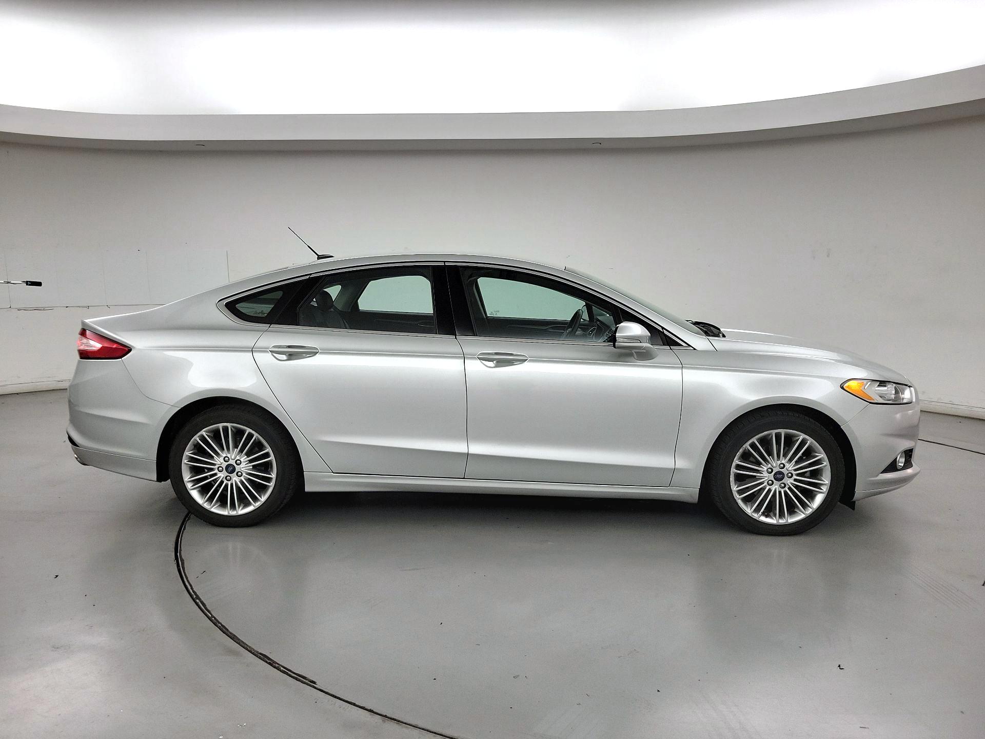 Thumbnail: 2016 Ford Fusion - 4
