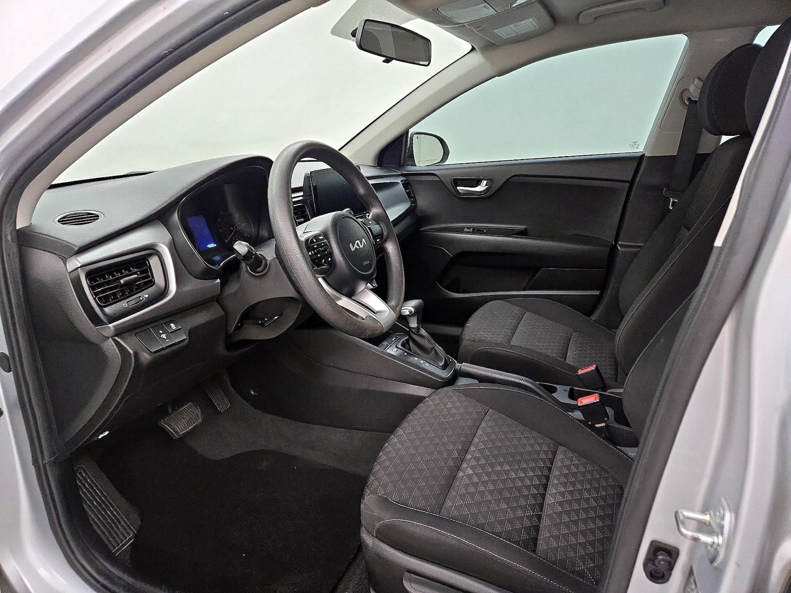 2023 Kia Rio LX - Photo 12