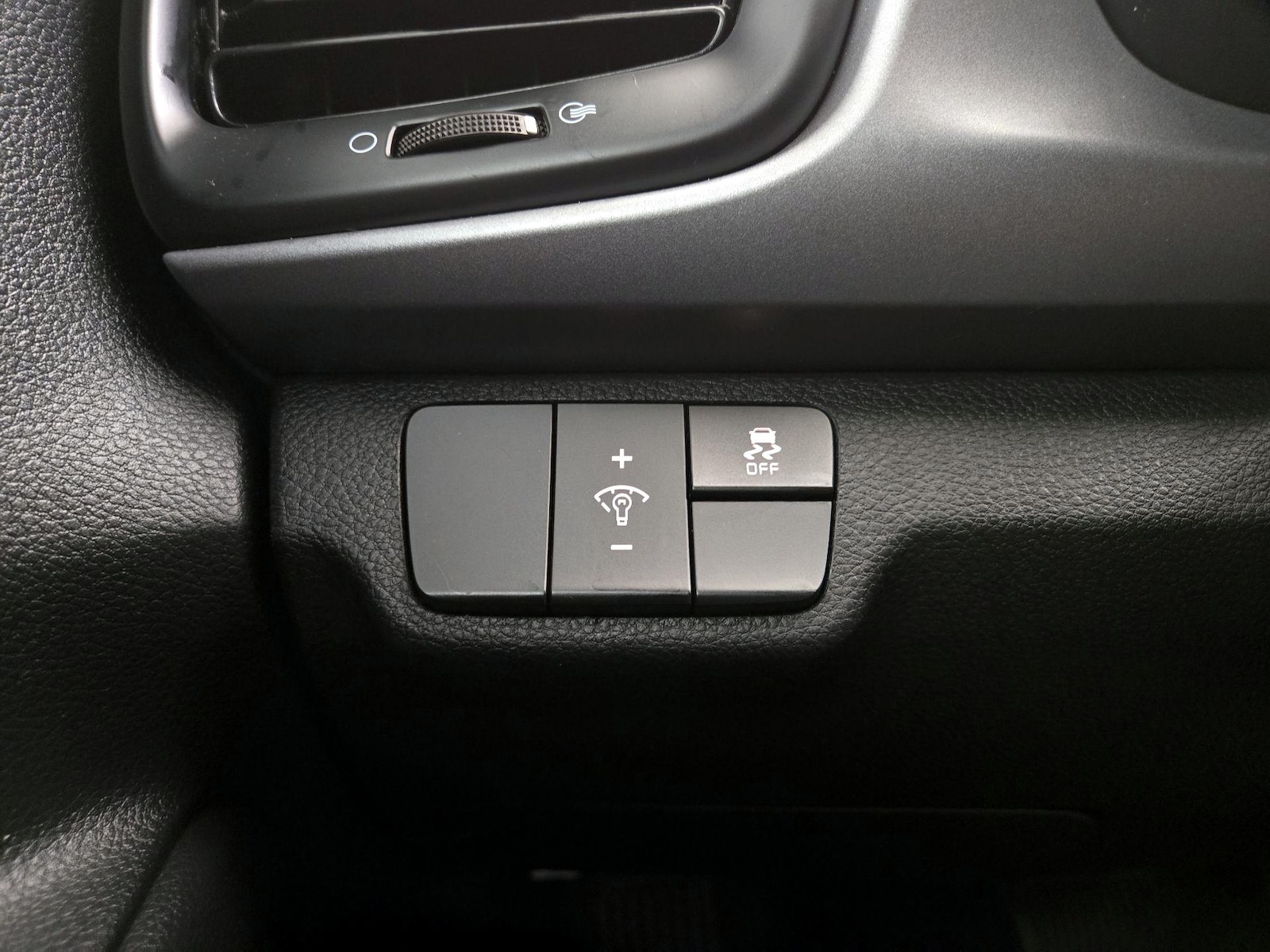 2023 Kia Rio LX - Photo 14