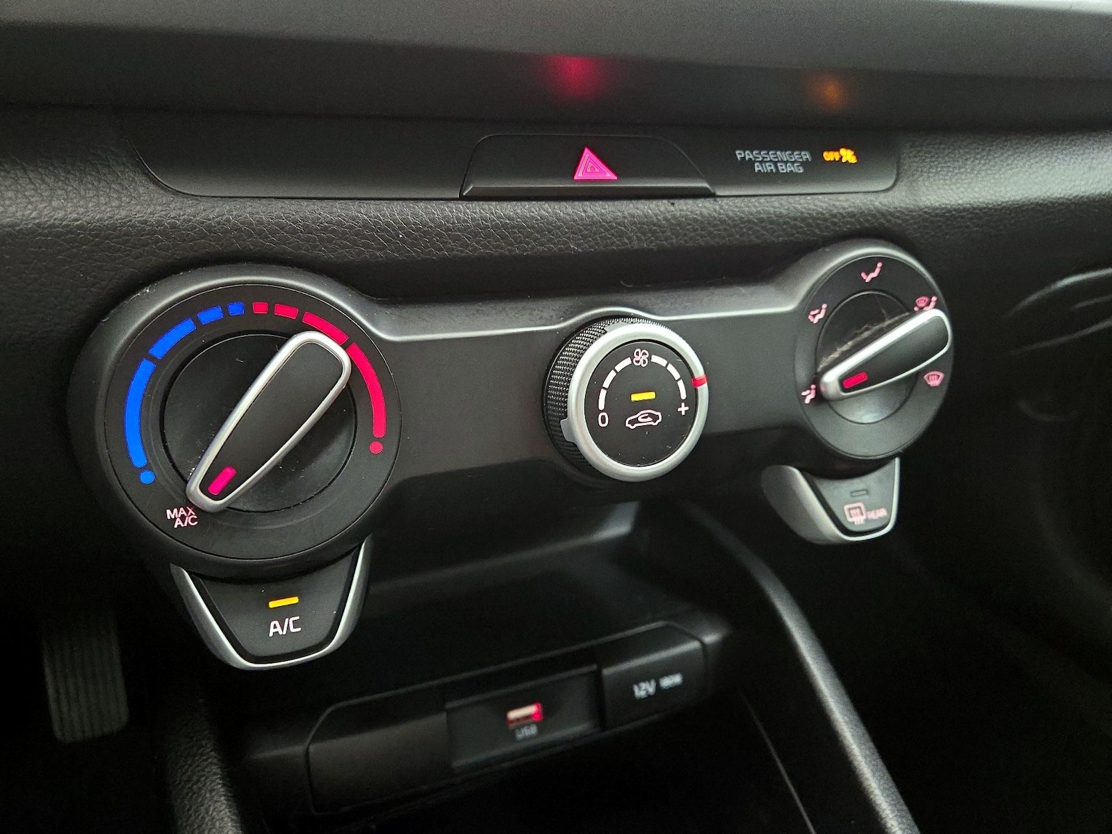 2023 Kia Rio LX - Photo 17