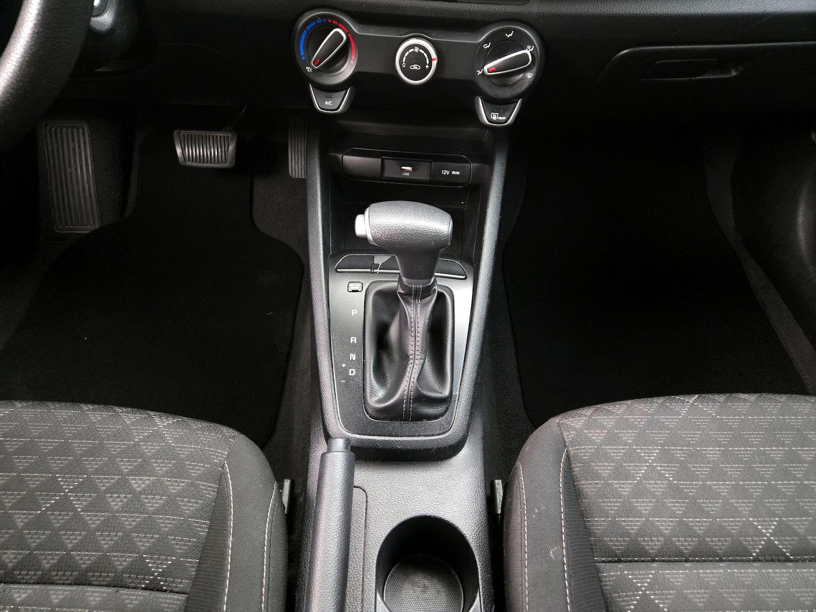 2023 Kia Rio LX - Photo 18