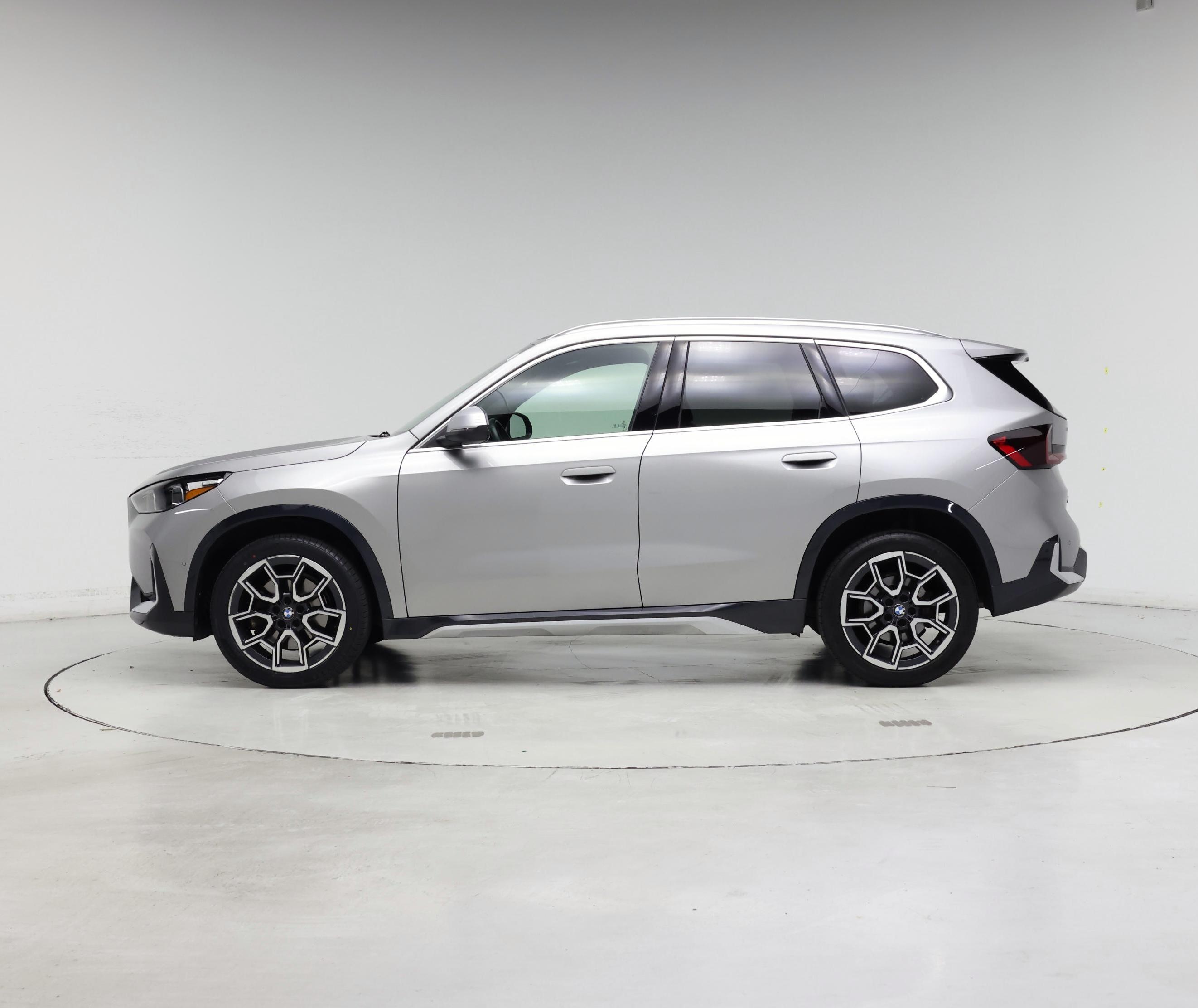 Thumbnail: 2023 BMW X1 - 3