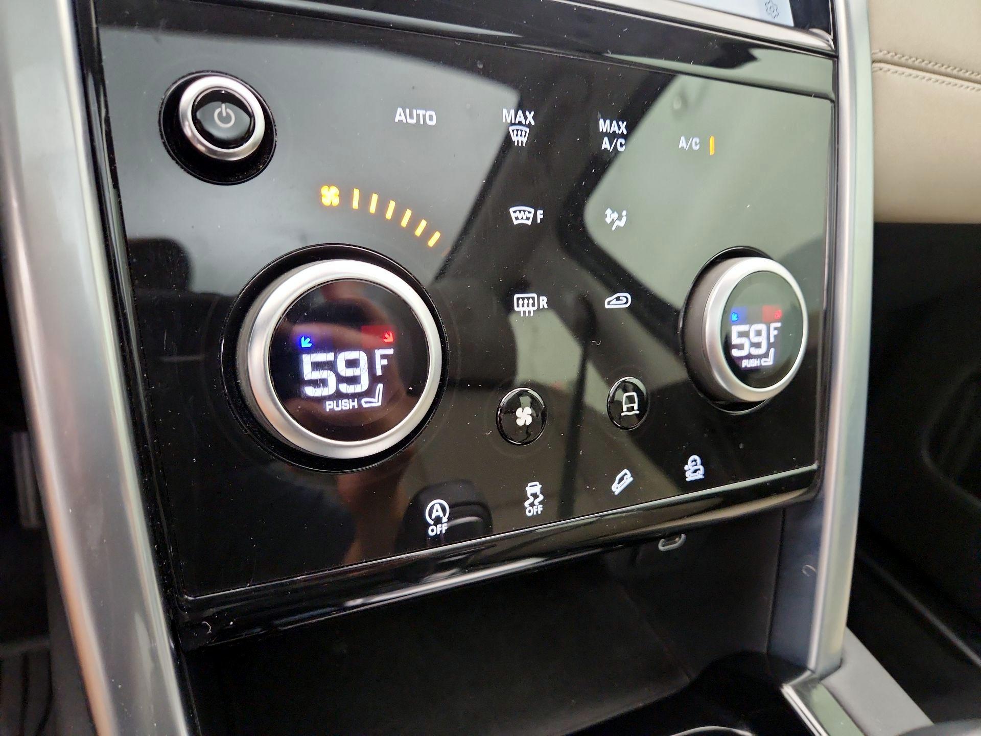 Thumbnail: 2021 Land Rover Discovery Sport - 17
