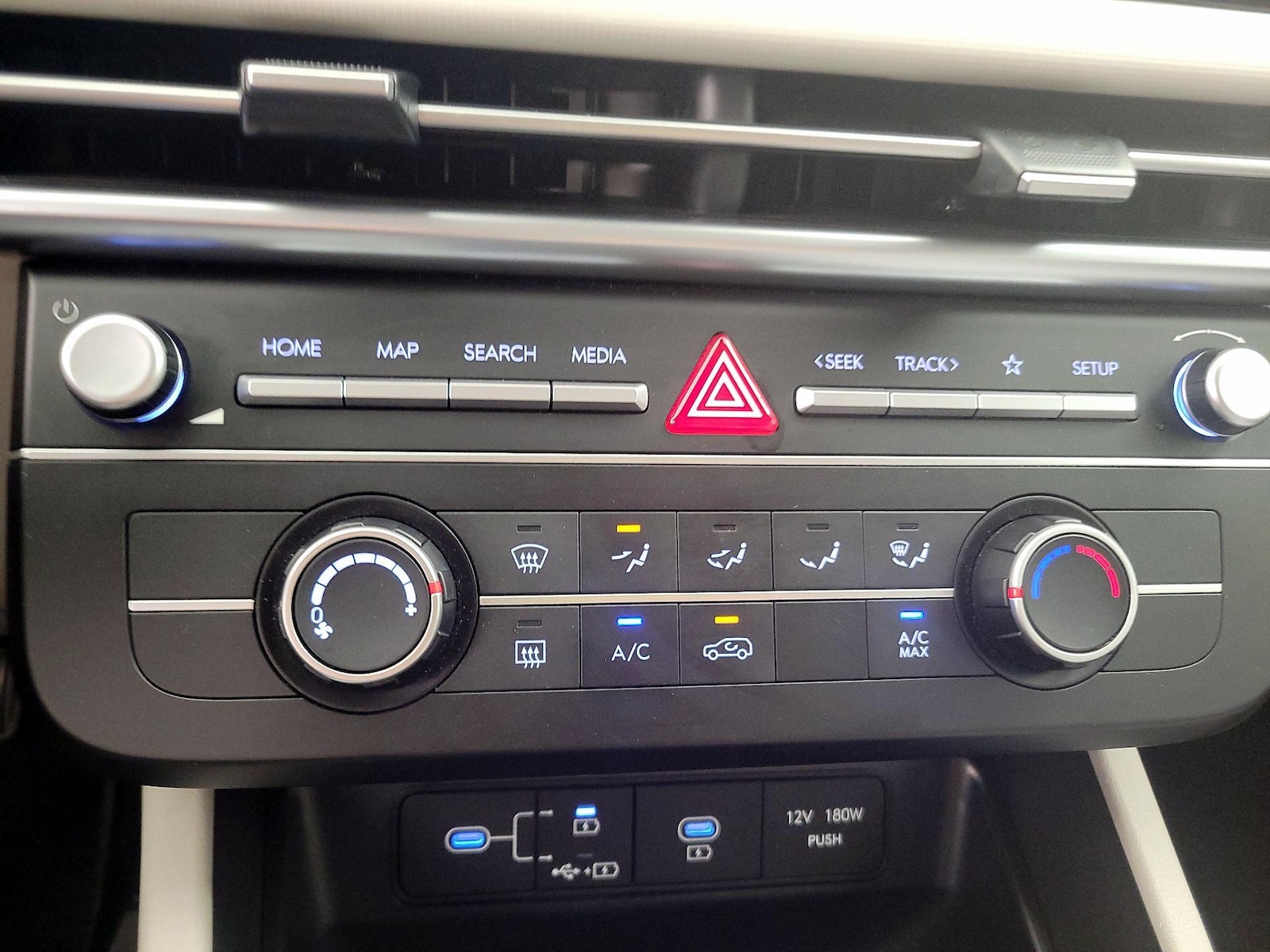 2025 Hyundai Tucson SE - Photo 17