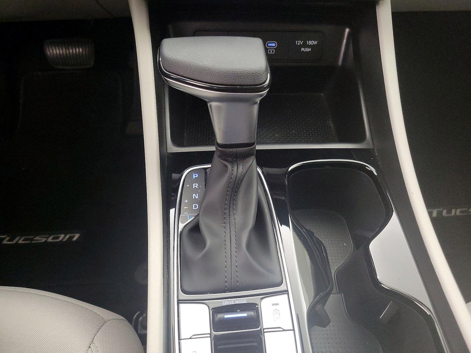 2025 Hyundai Tucson SE - Photo 18