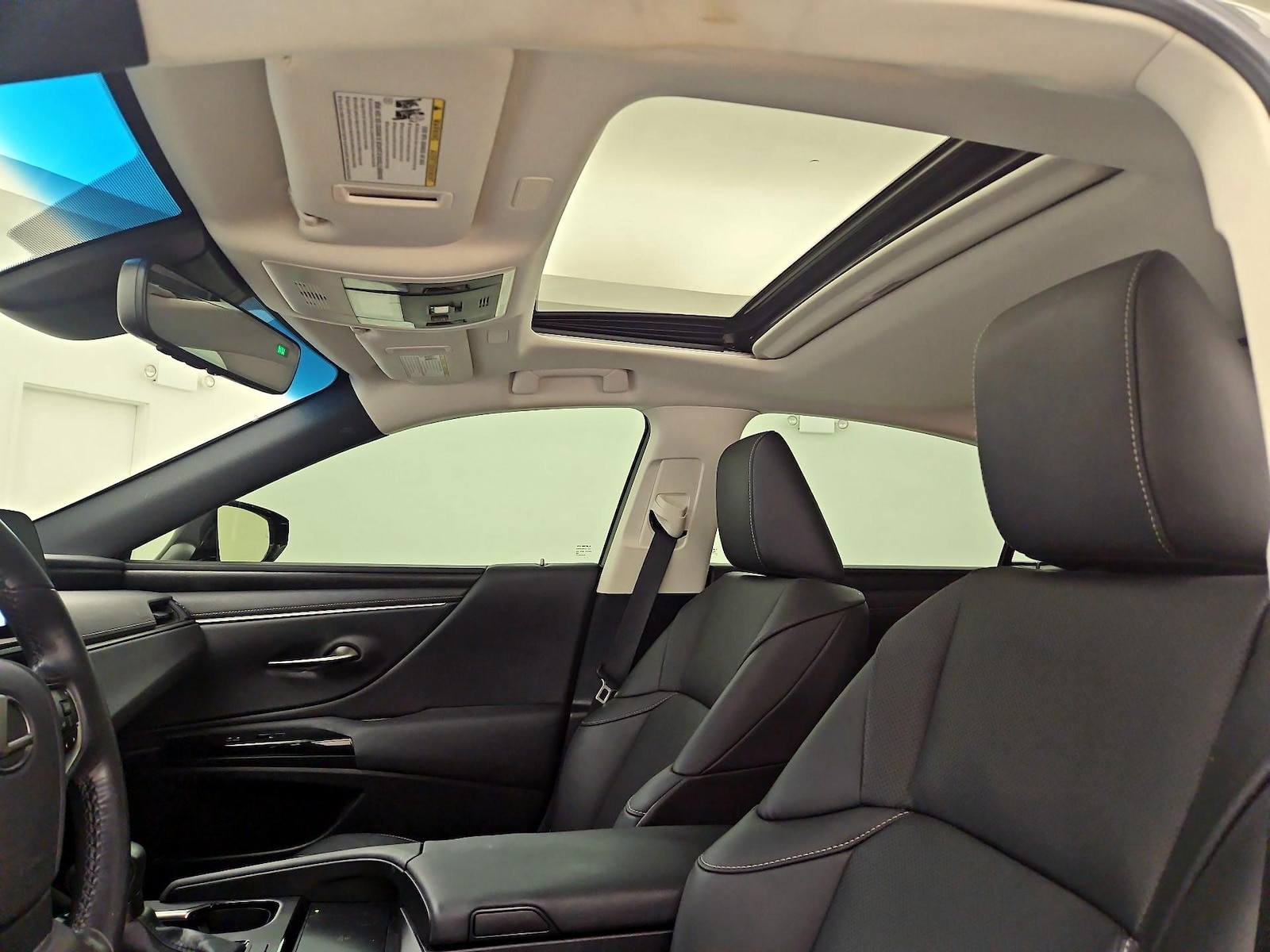 Sunroof(s) & Overhead Airbags