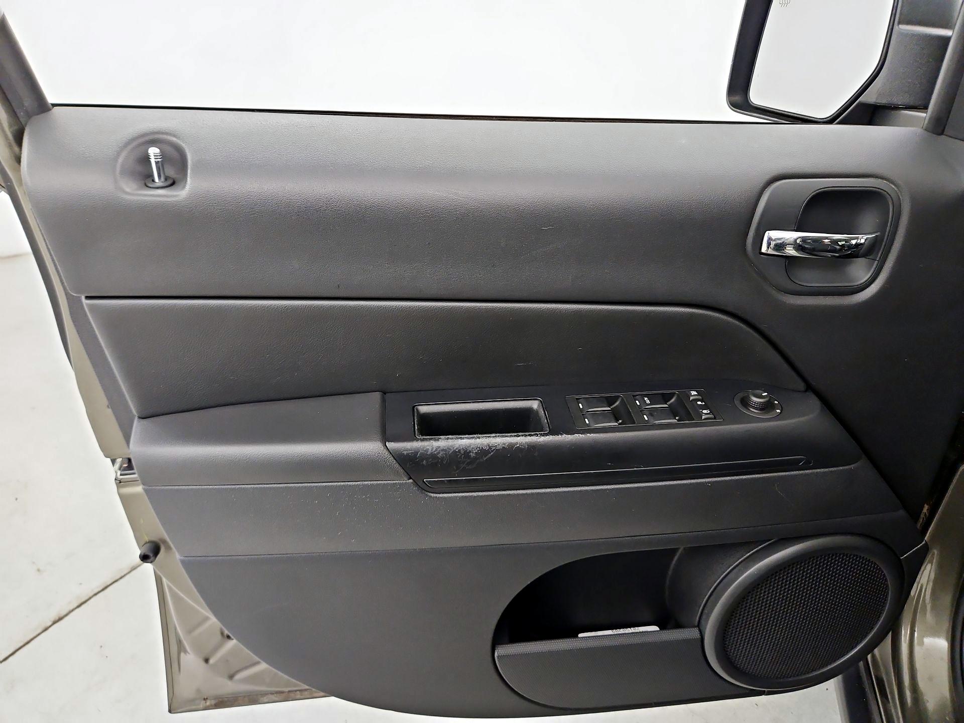 Thumbnail: 2015 Jeep Patriot - 12